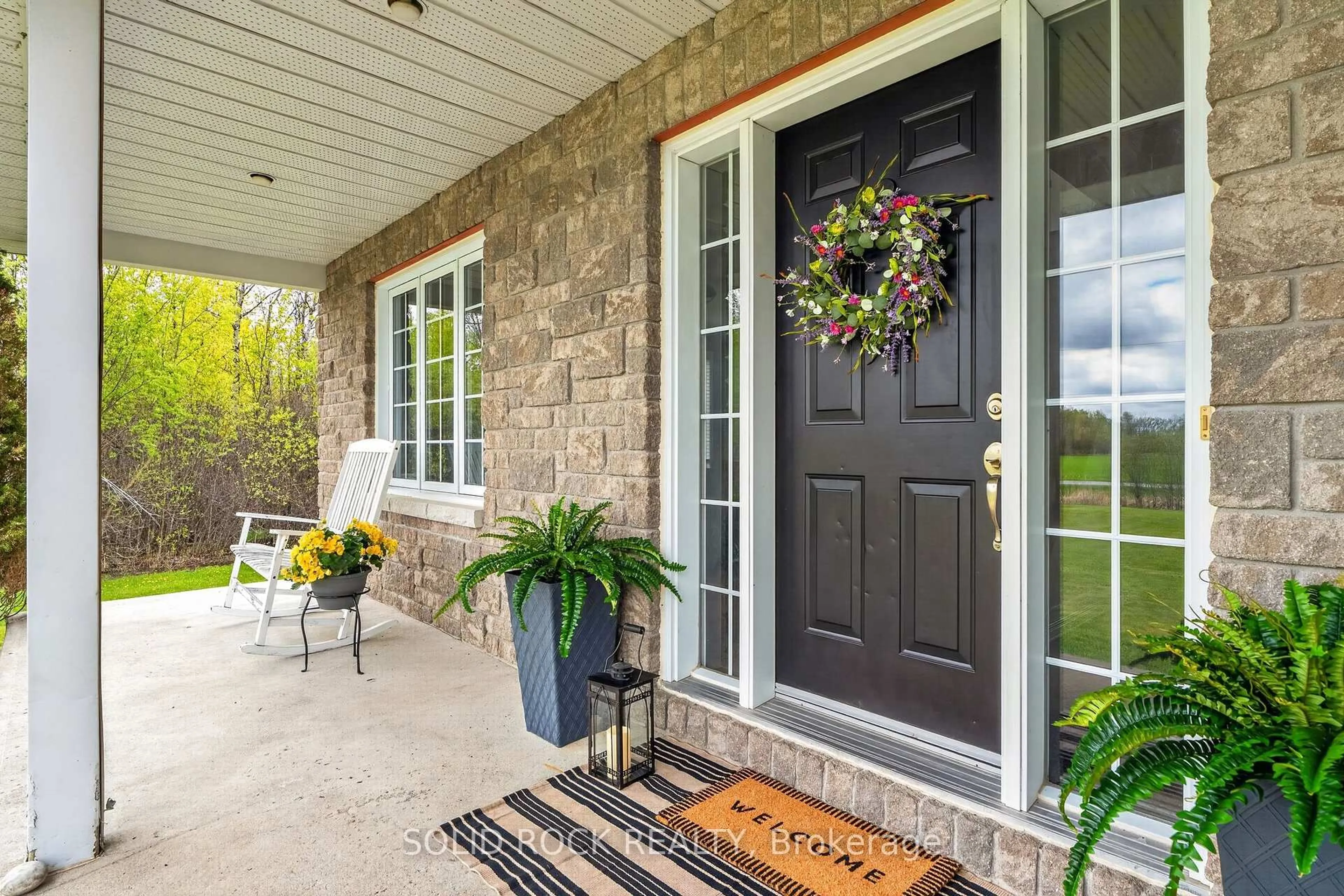 Indoor entryway for 4230 Gordon Murdock Rd, Osgoode Ontario K0A 2W0