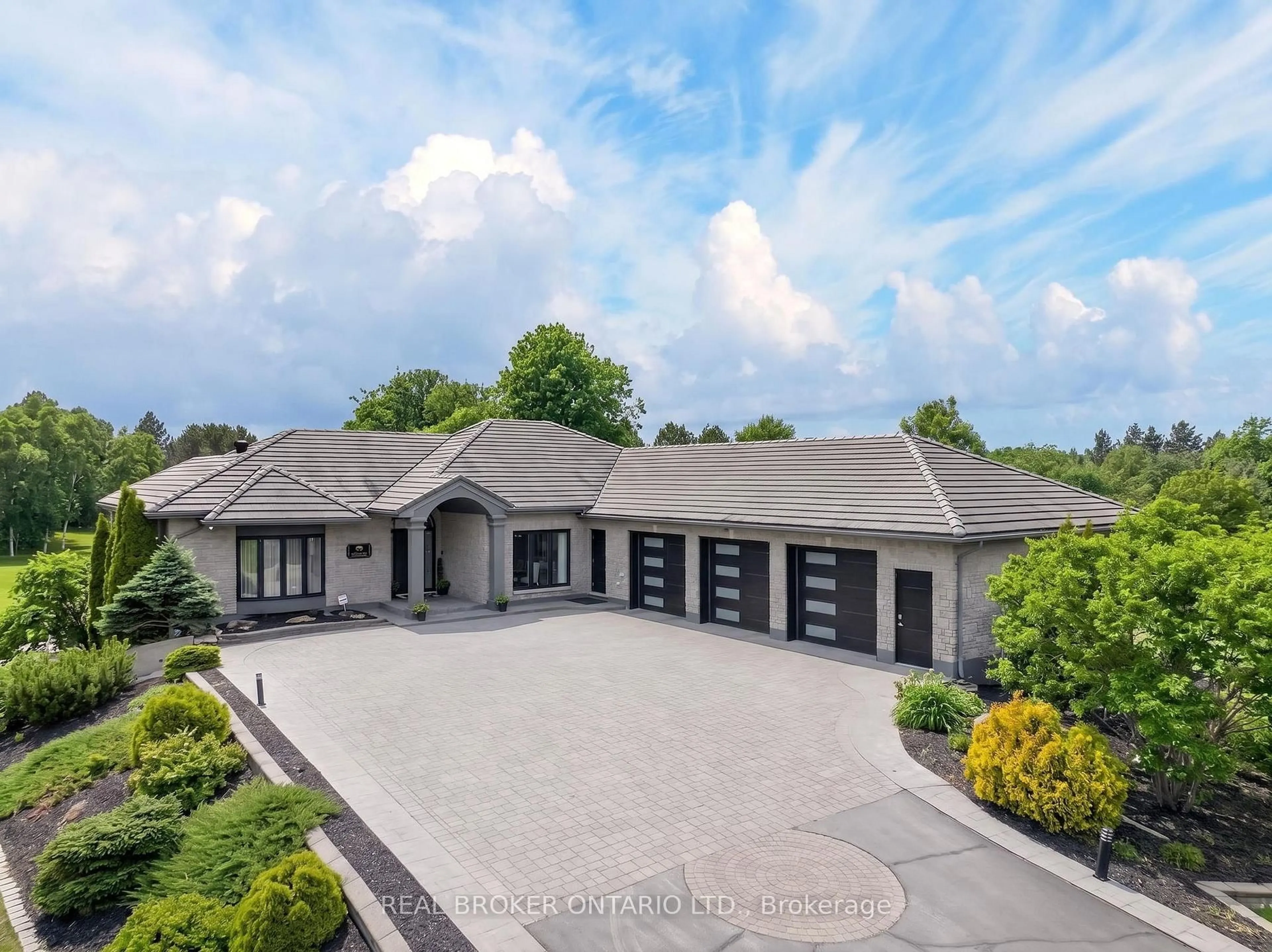 A pic from outside/outdoor area/front of a property/back of a property/a pic from drone, unknown for 47 Gleneden Crt, Greater Sudbury Ontario P3L 1L6