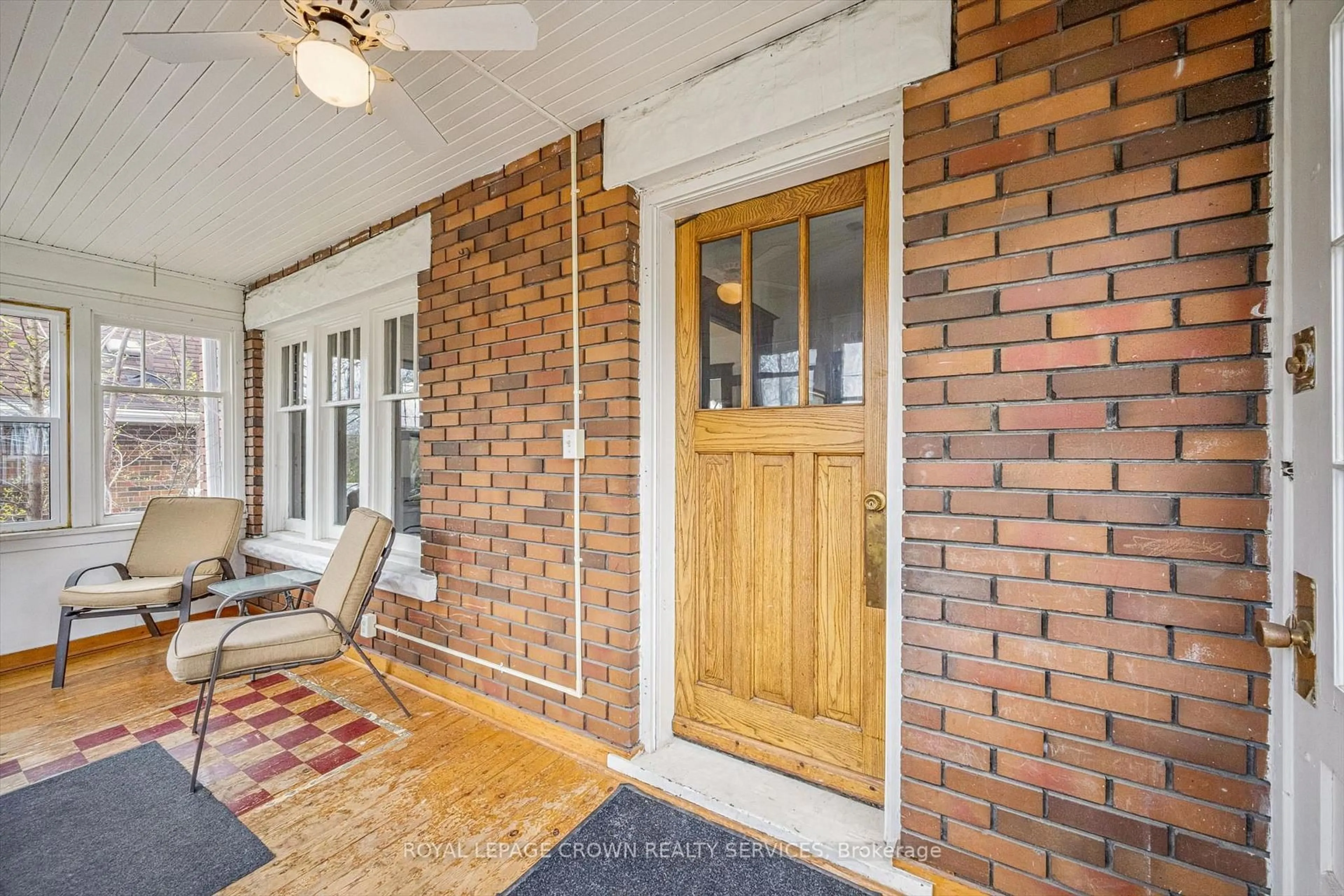 Indoor entryway for 9 Spadina Rd, Kitchener Ontario N2M 3X2