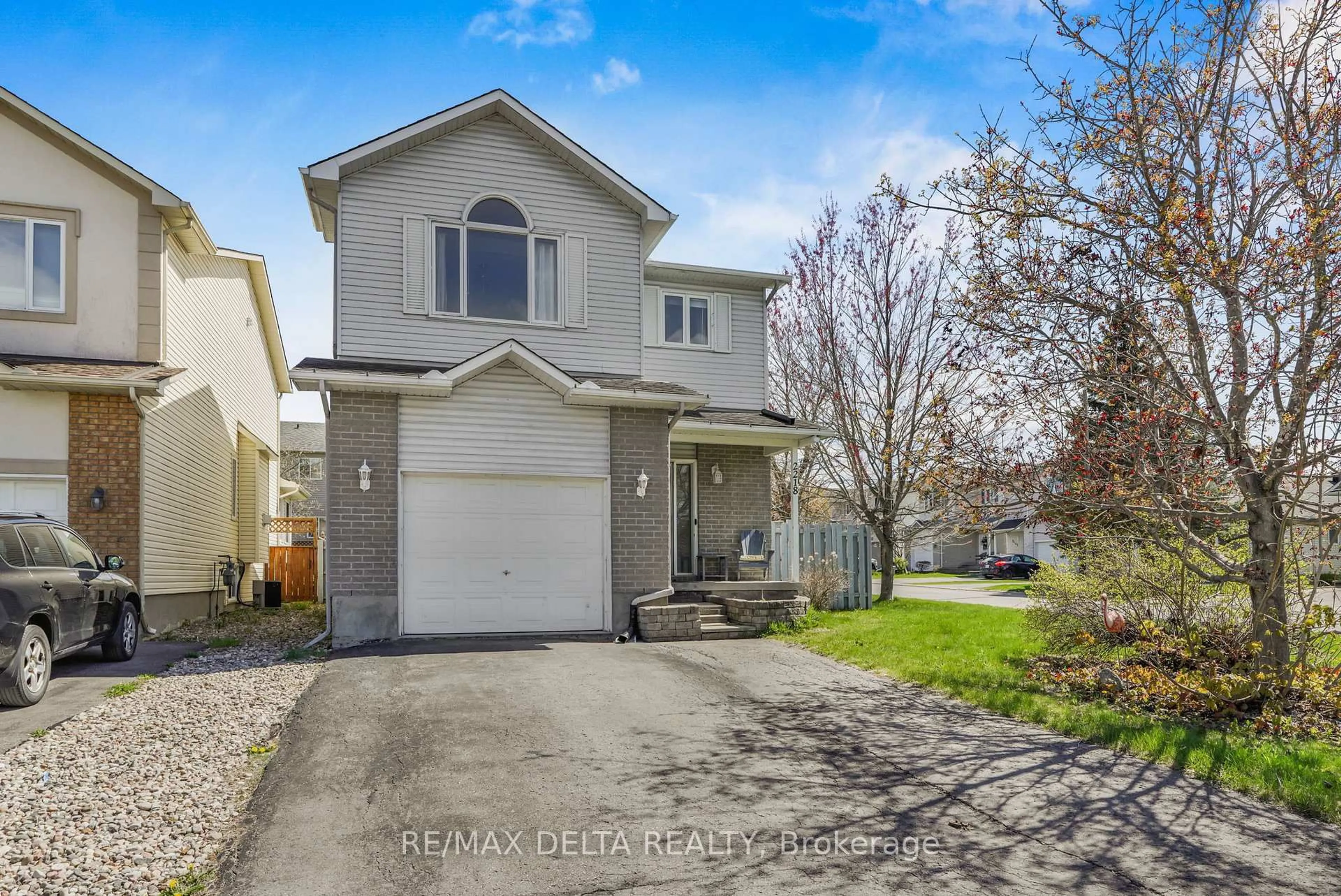 Home with vinyl exterior material, street for 2218 Cecile Cres, Clarence-Rockland Ontario K4K 1S4
