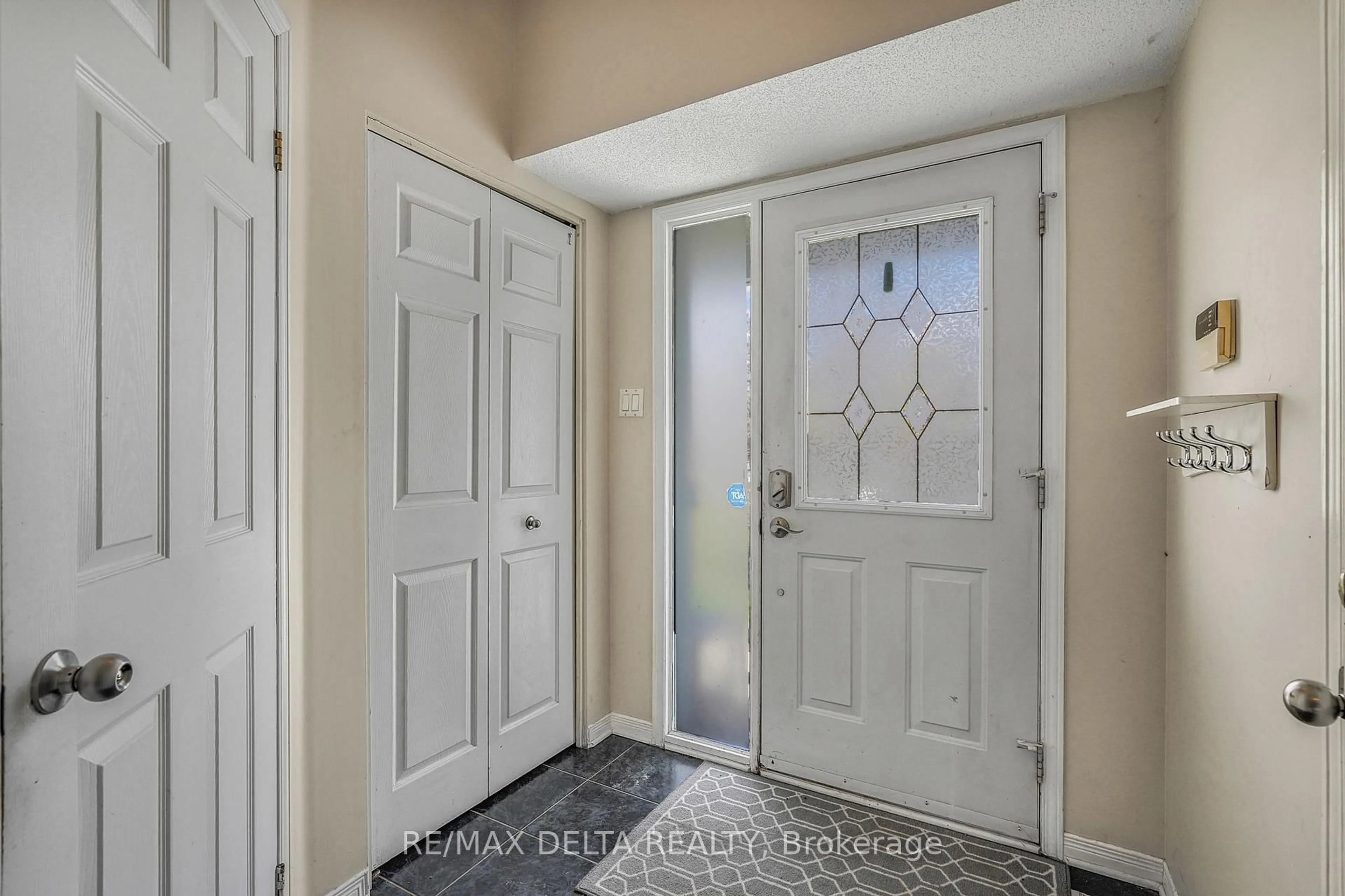 Indoor entryway for 2218 Cecile Cres, Clarence-Rockland Ontario K4K 1S4