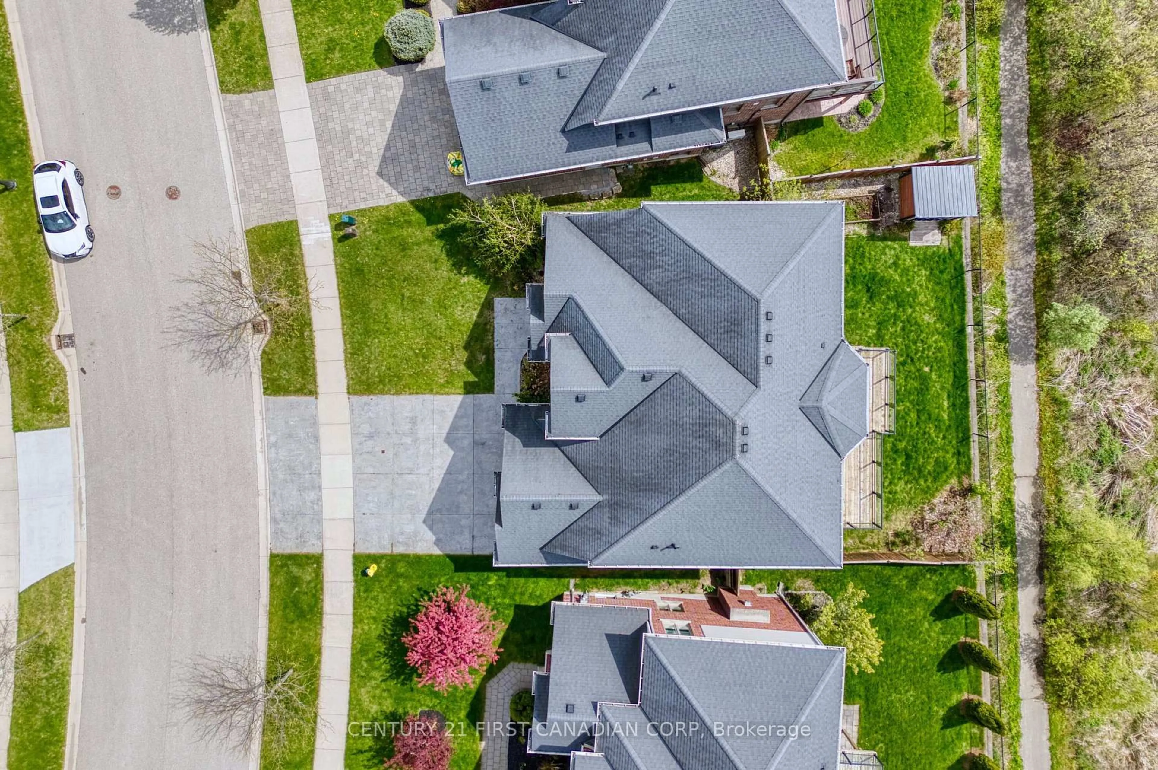 A pic from outside/outdoor area/front of a property/back of a property/a pic from drone, street for 569 ECLIPSE Walk, London North Ontario N5X 0J9