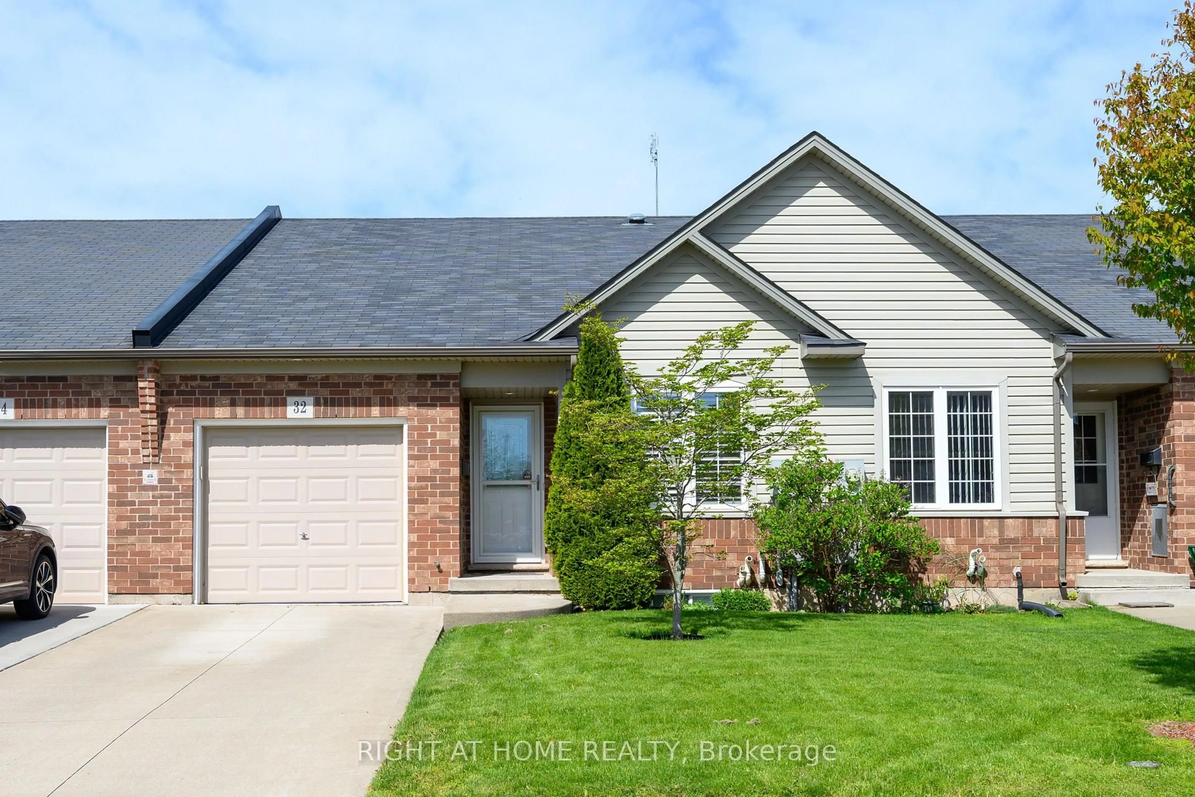 Home with brick exterior material, street for 32 Woodburn Ave, St. Catharines Ontario L2P 0B8