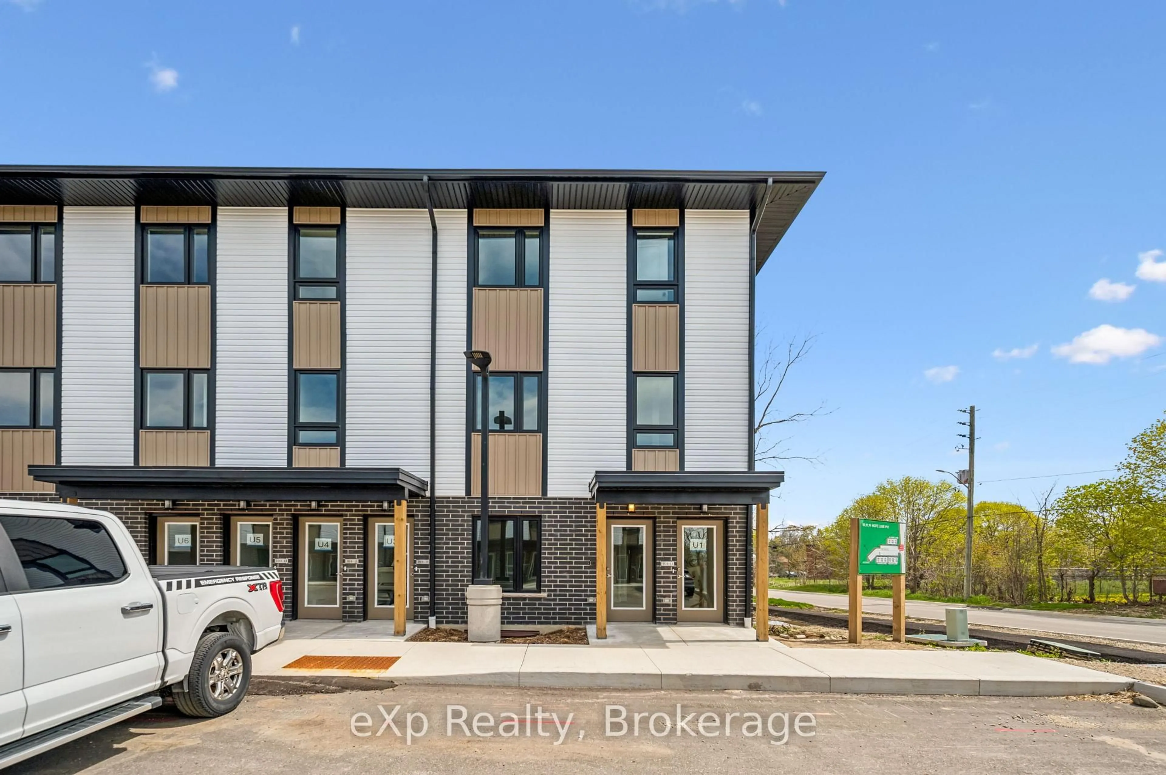 A pic from outside/outdoor area/front of a property/back of a property/a pic from drone, building for 465 Garafraxa St #2, Centre Wellington Ontario N1M 1C6