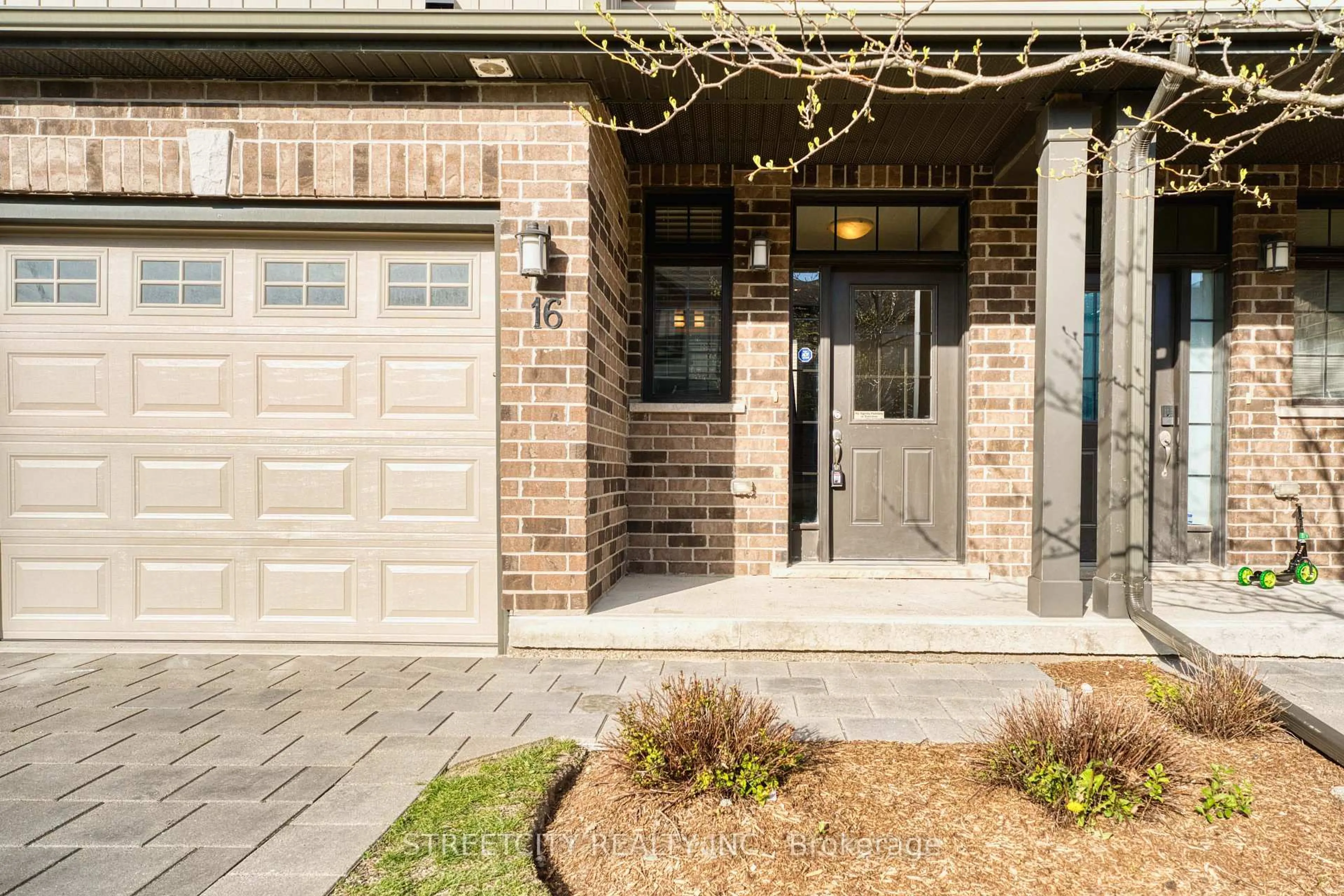 Home with brick exterior material, street for 1030 OAKCROSSING Gate #16, London North Ontario N6H 0H1