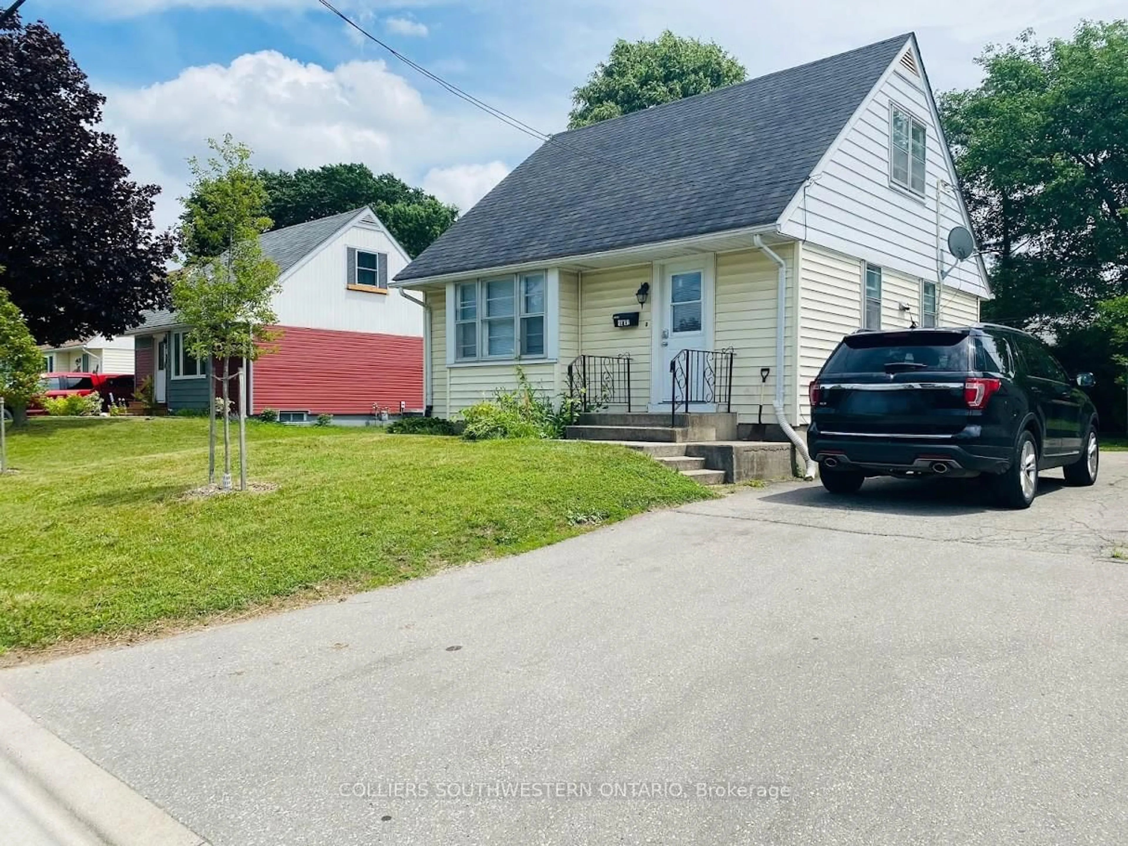 A pic from outside/outdoor area/front of a property/back of a property/a pic from drone, street for 1237 Landor St, London East Ontario N5Y 3W2