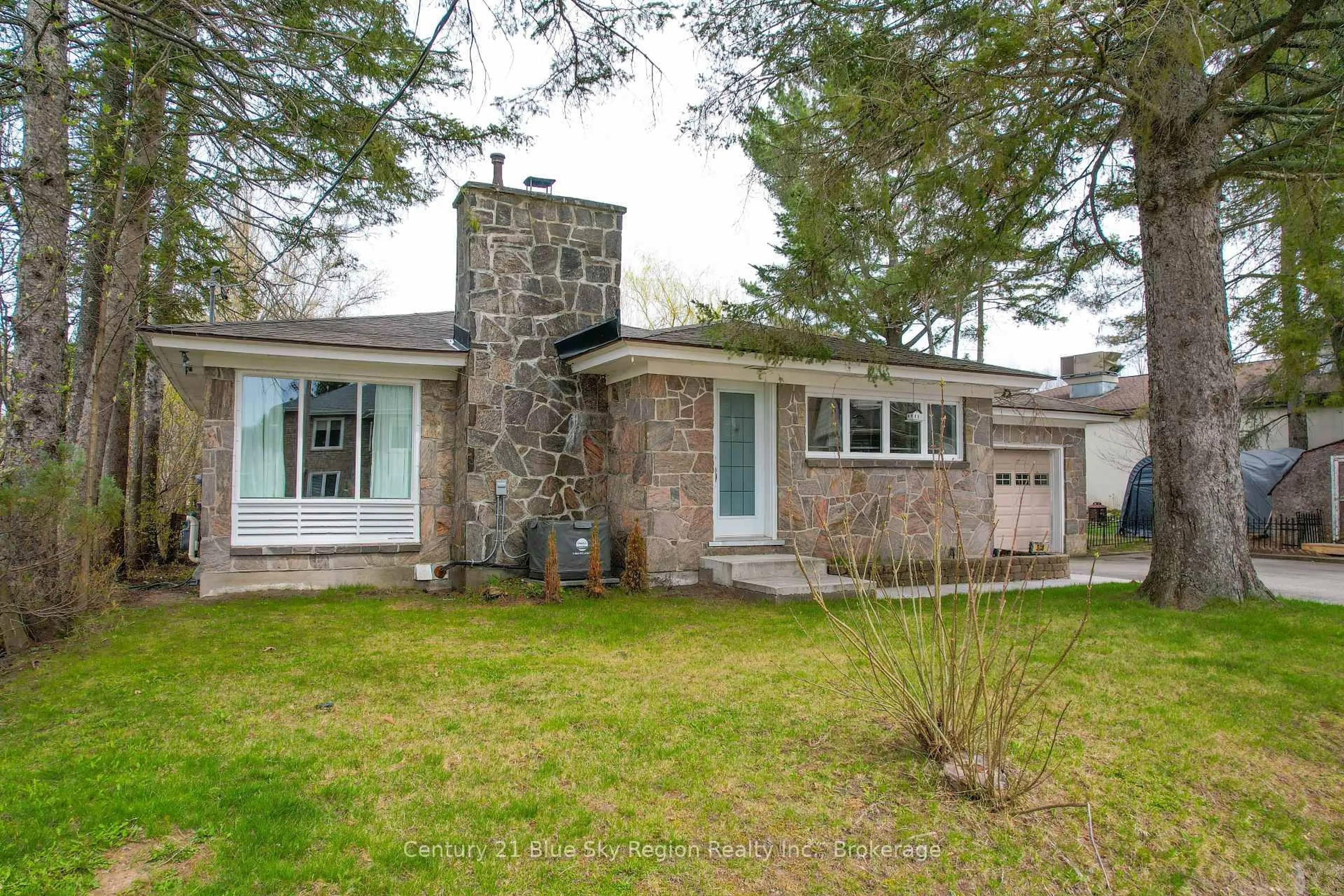 Unknown for 338 Edward St, Powassan Ontario P0H 1Z0