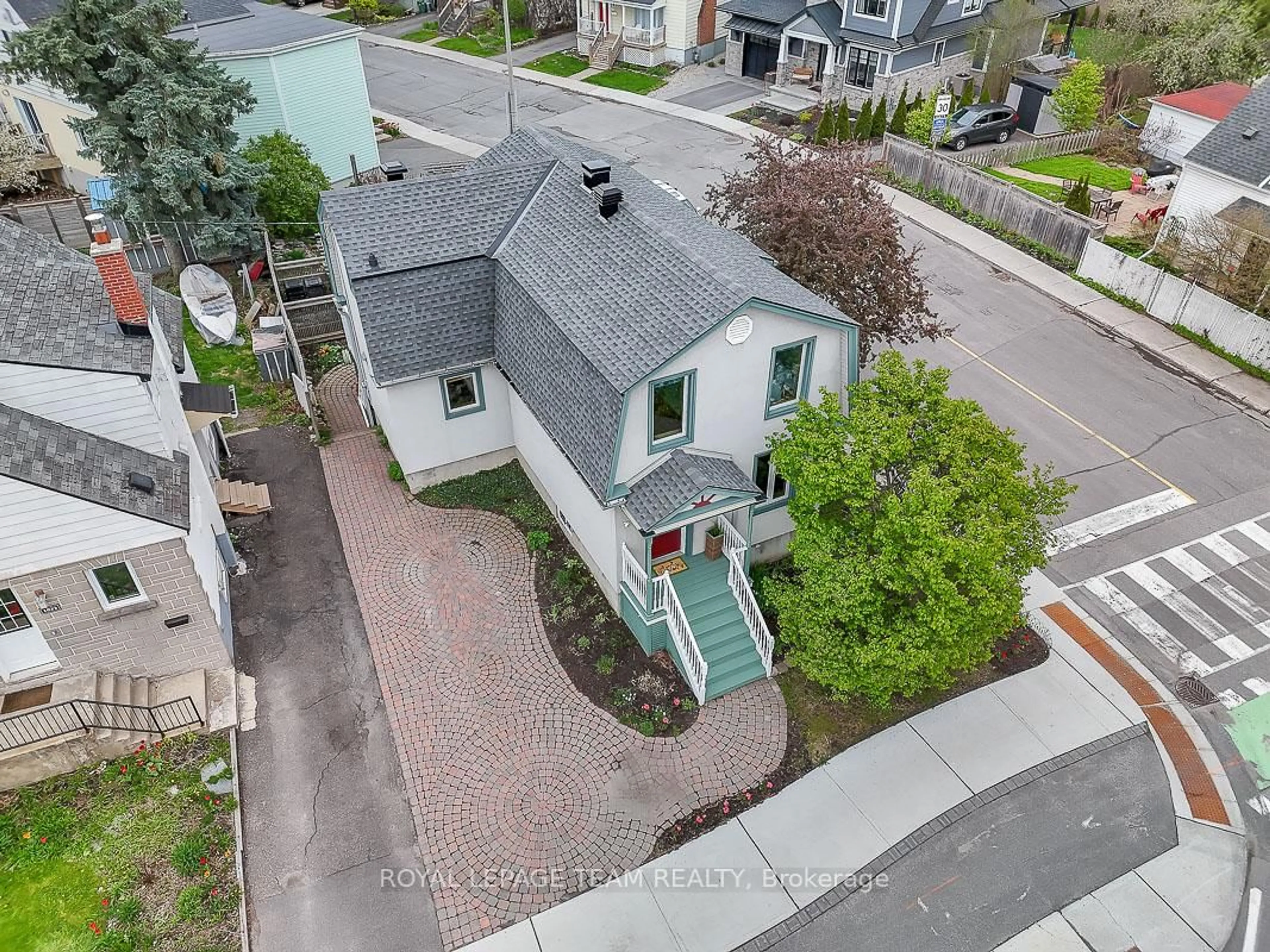 A pic from outside/outdoor area/front of a property/back of a property/a pic from drone, street for 1826 Scott St, Ottawa Ontario K1Y 2N8