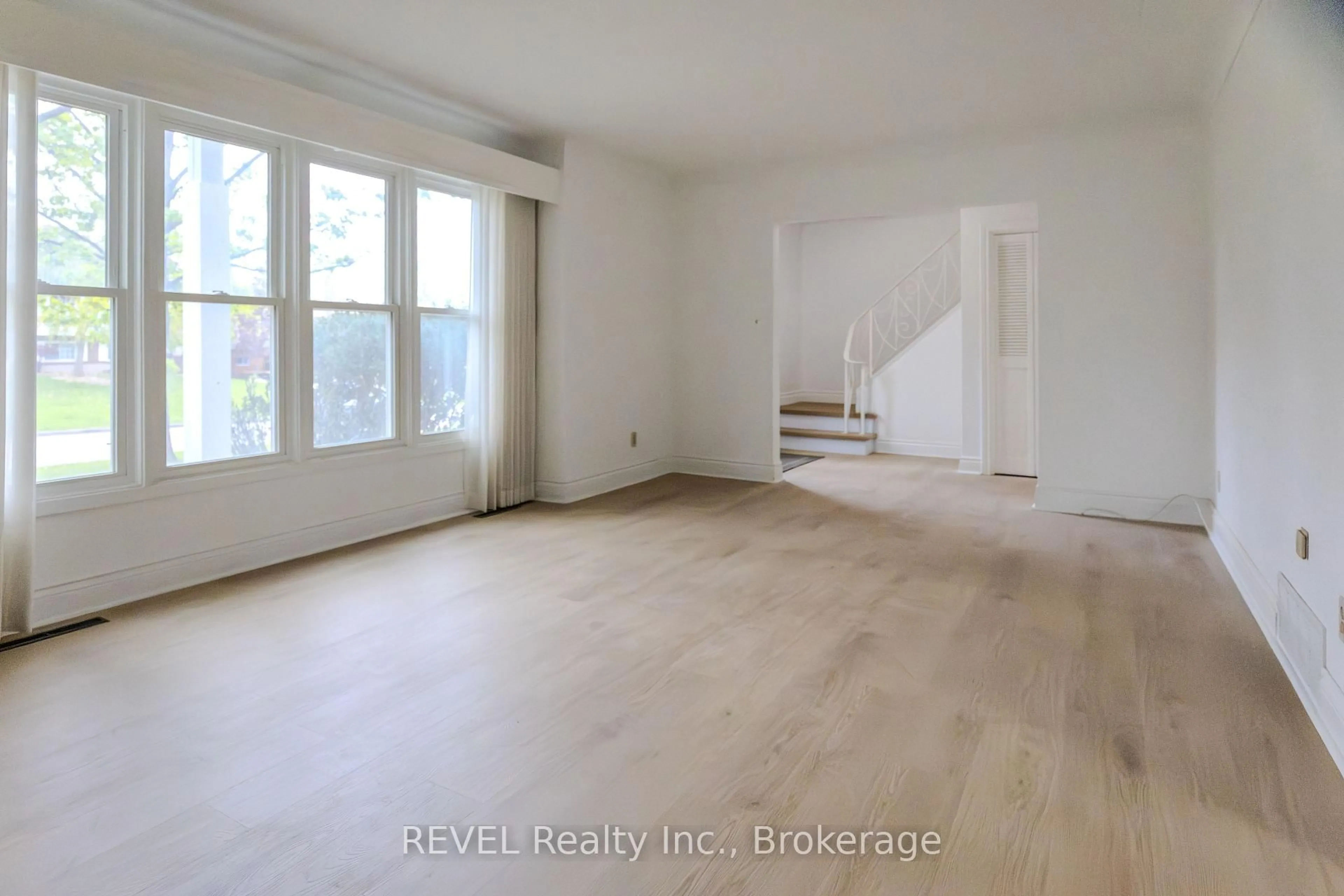 A pic of a room for 19 Woodington Cres, St. Catharines Ontario L2T 3T8