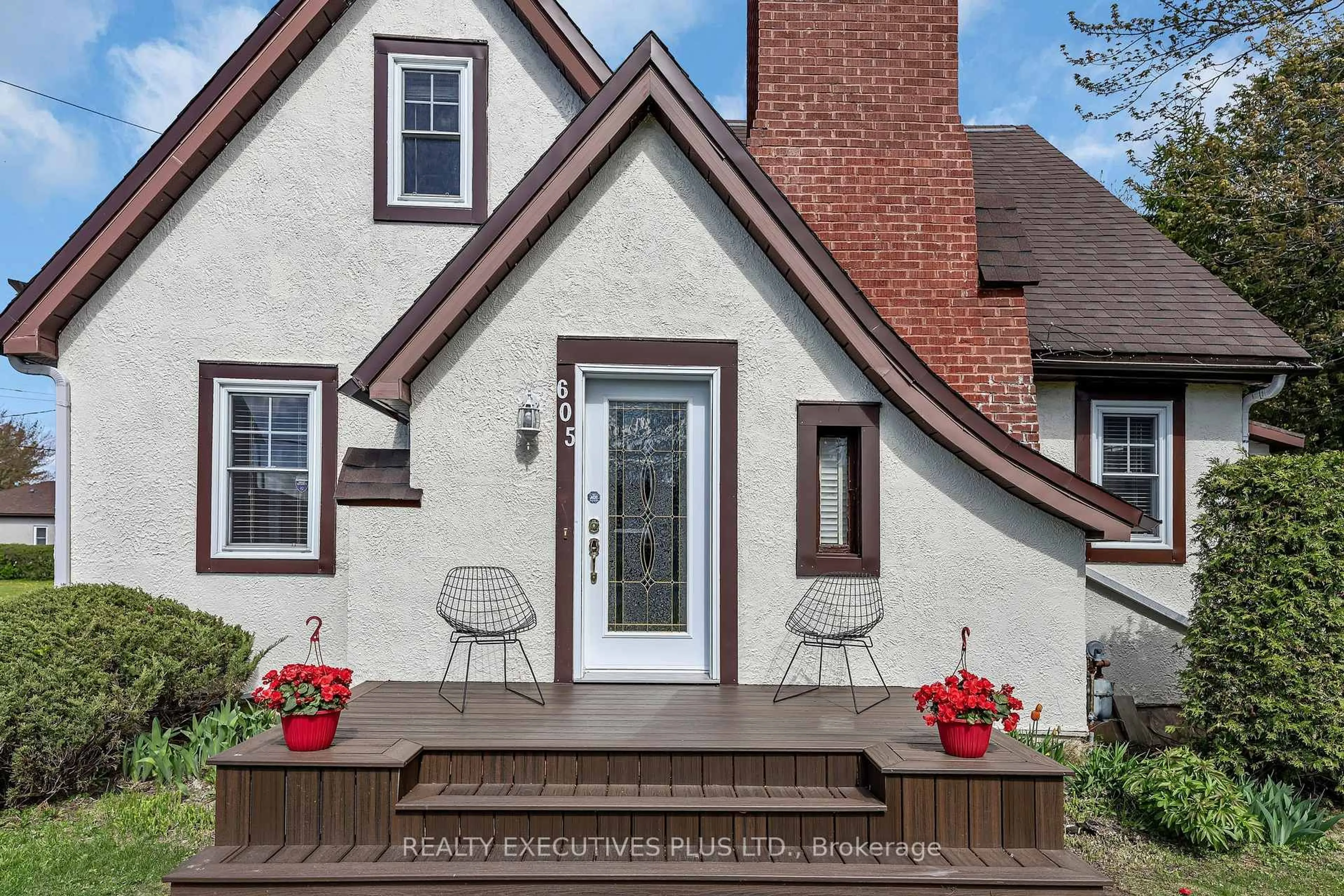 Home with brick exterior material, street for 605 Water St, Alfred and Plantagenet Ontario K0B 1L0