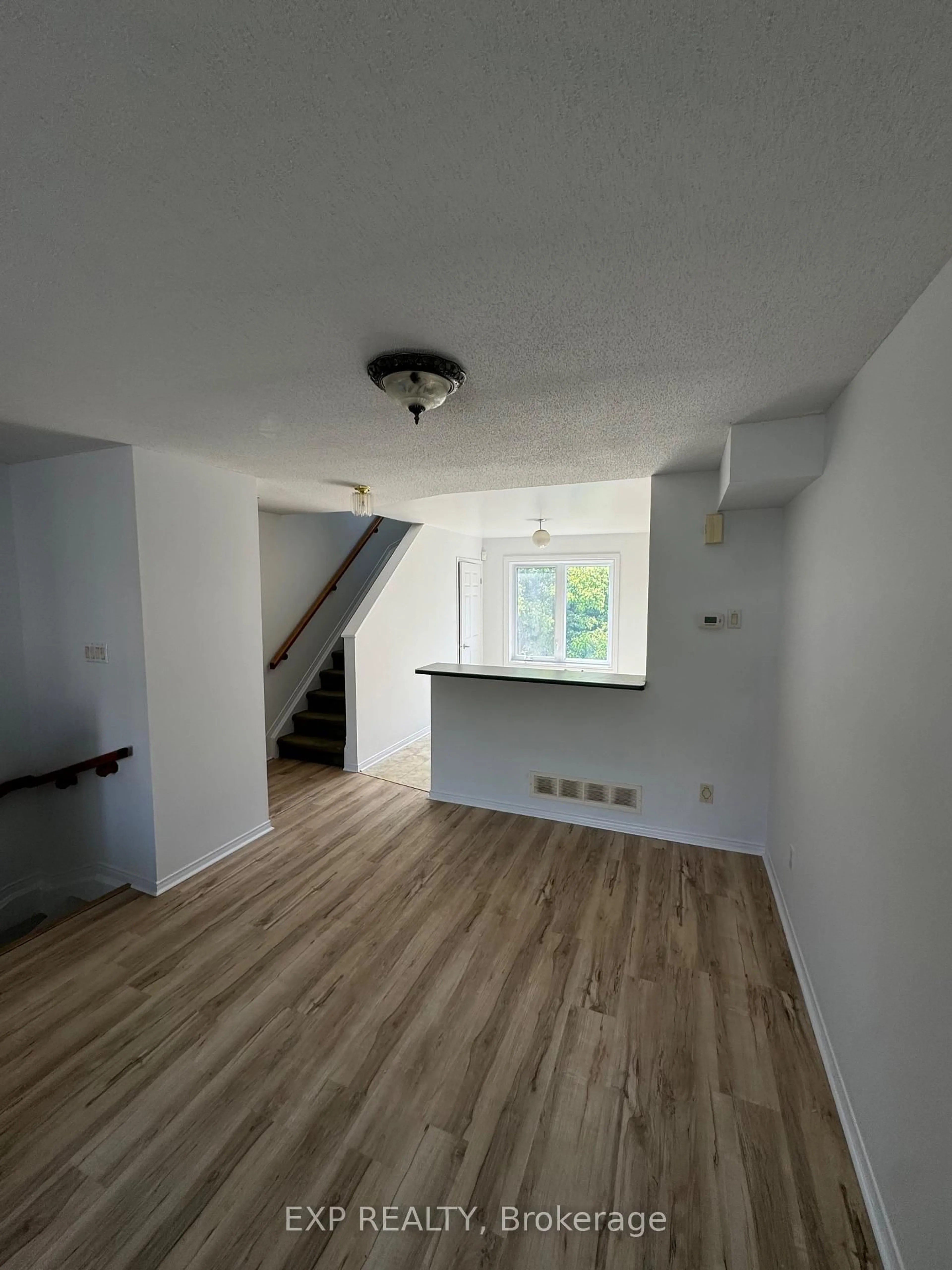 A pic of a room for 42 Manhattan Cres, Ottawa Ontario K2C 4B5