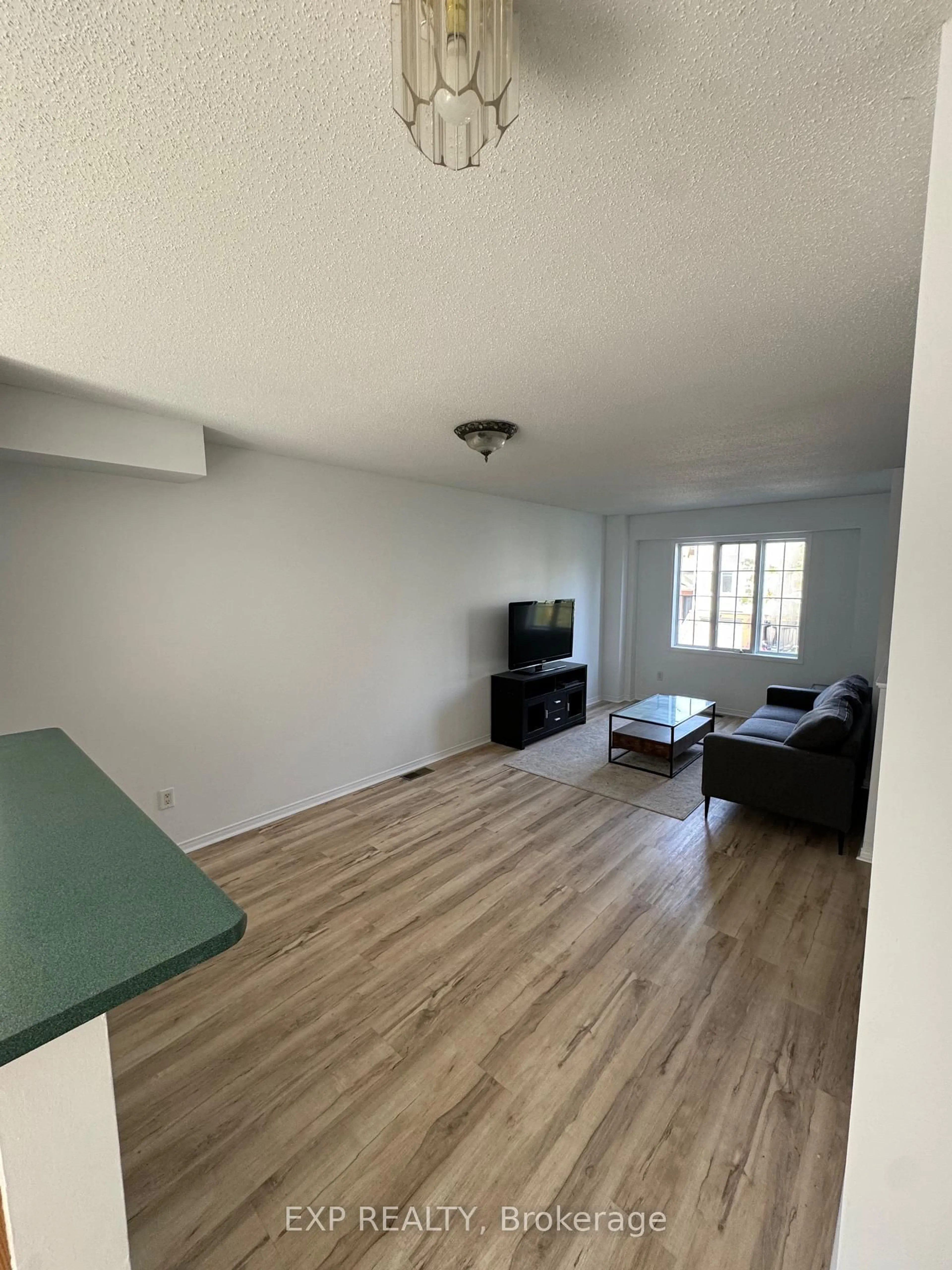 A pic of a room for 42 Manhattan Cres, Ottawa Ontario K2C 4B5
