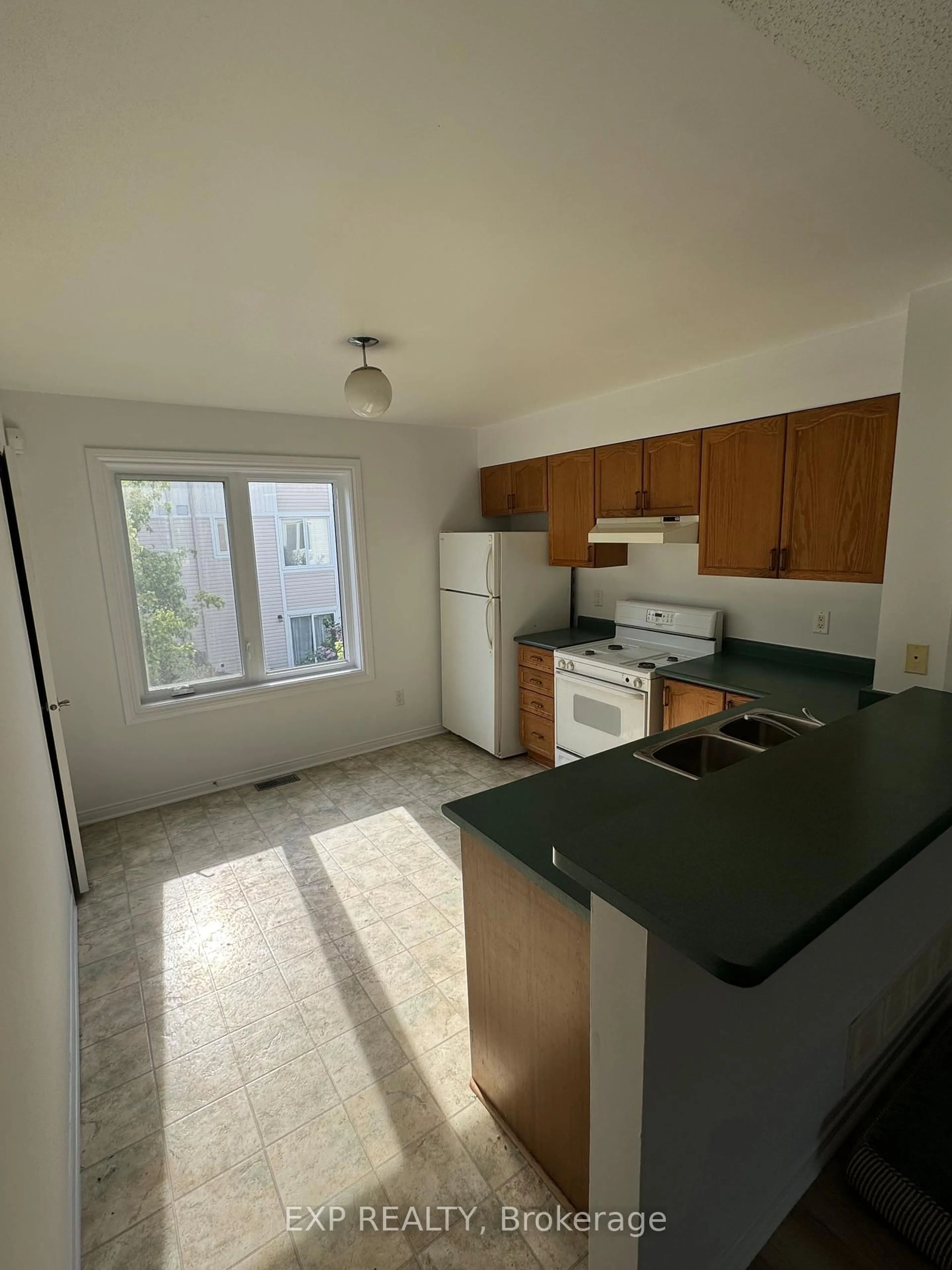 Standard kitchen, unknown for 42 Manhattan Cres, Ottawa Ontario K2C 4B5