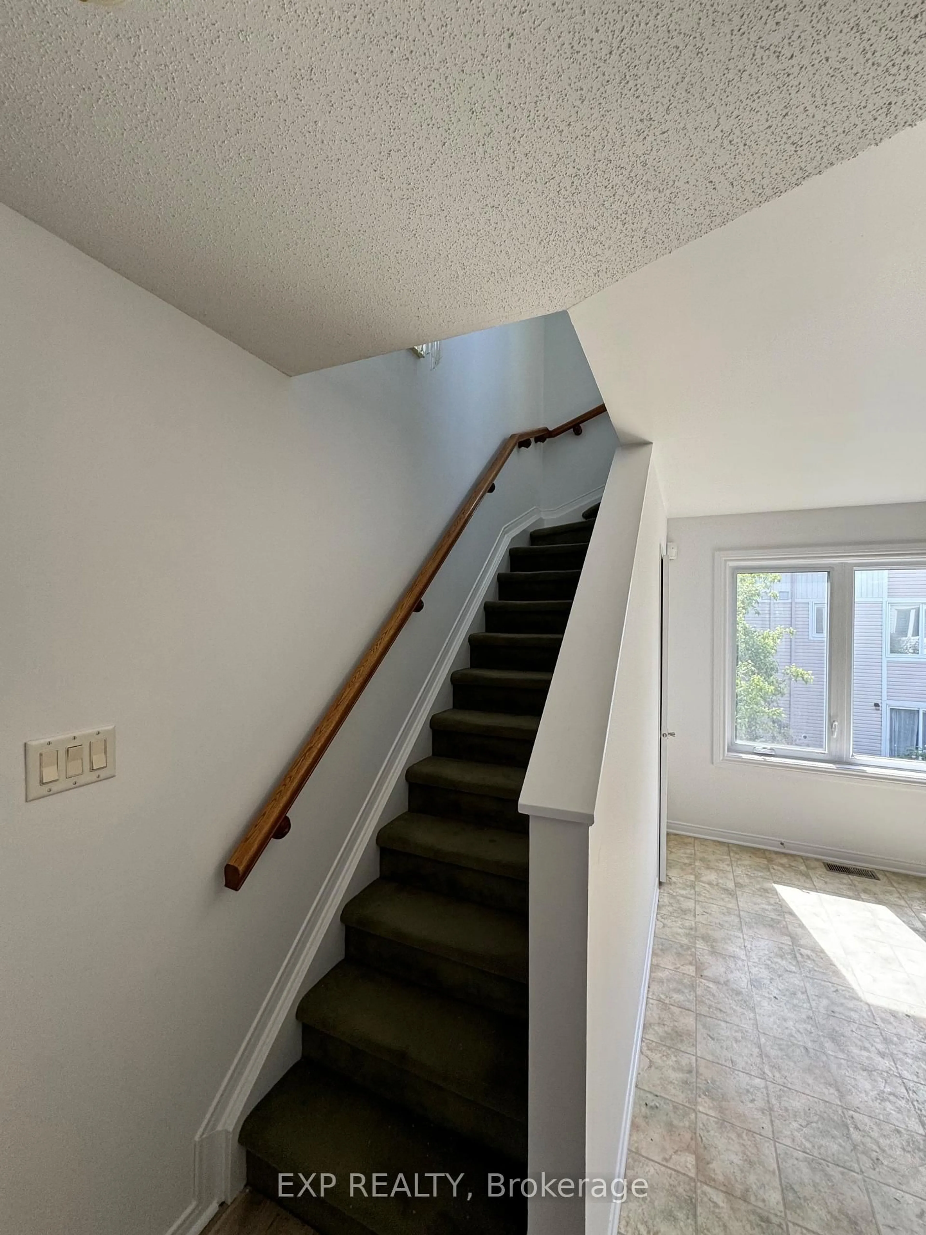 Stairs for 42 Manhattan Cres, Ottawa Ontario K2C 4B5