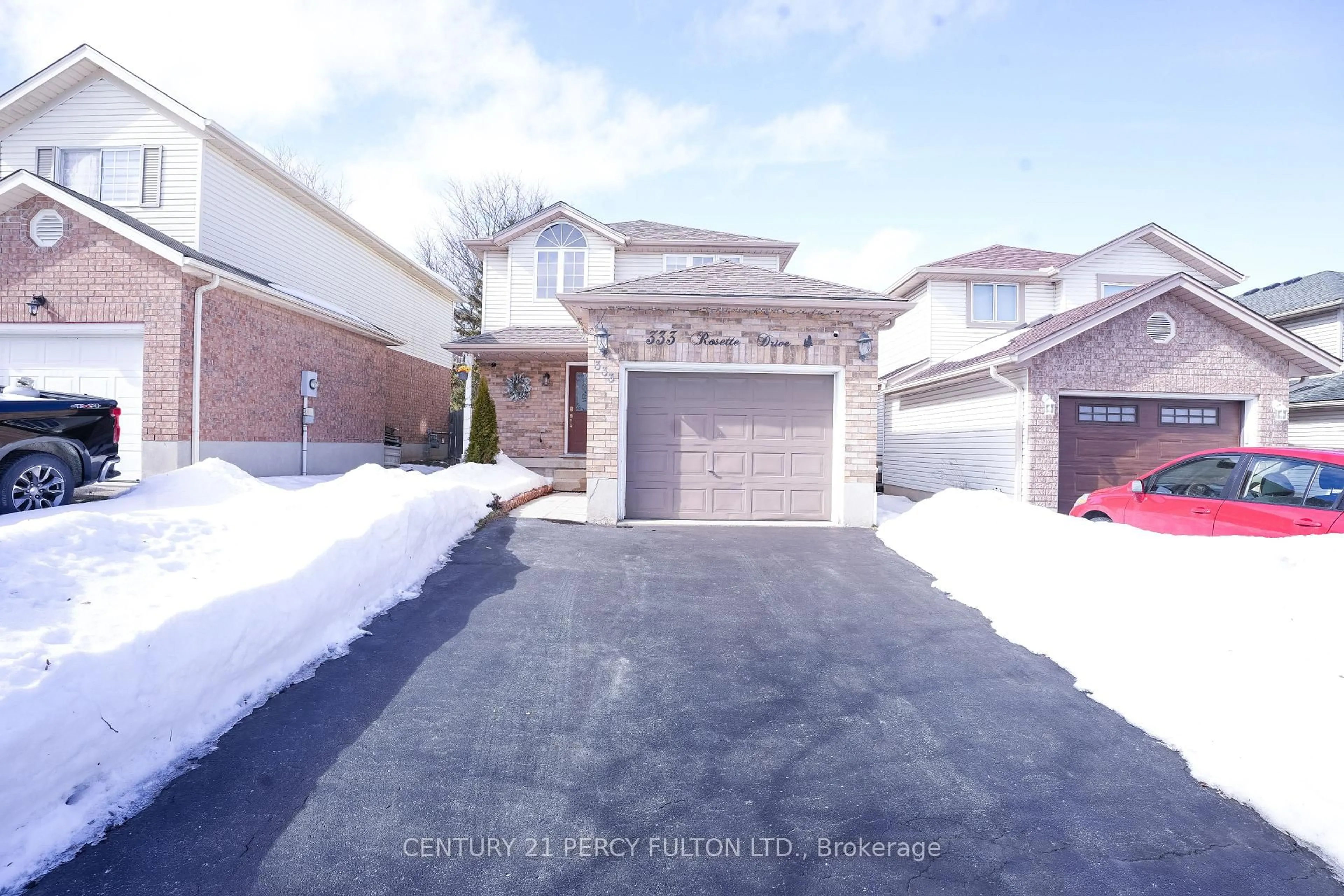 A pic from outside/outdoor area/front of a property/back of a property/a pic from drone, street for 333 Rosette Dr, Waterloo Ontario N2K 3W7