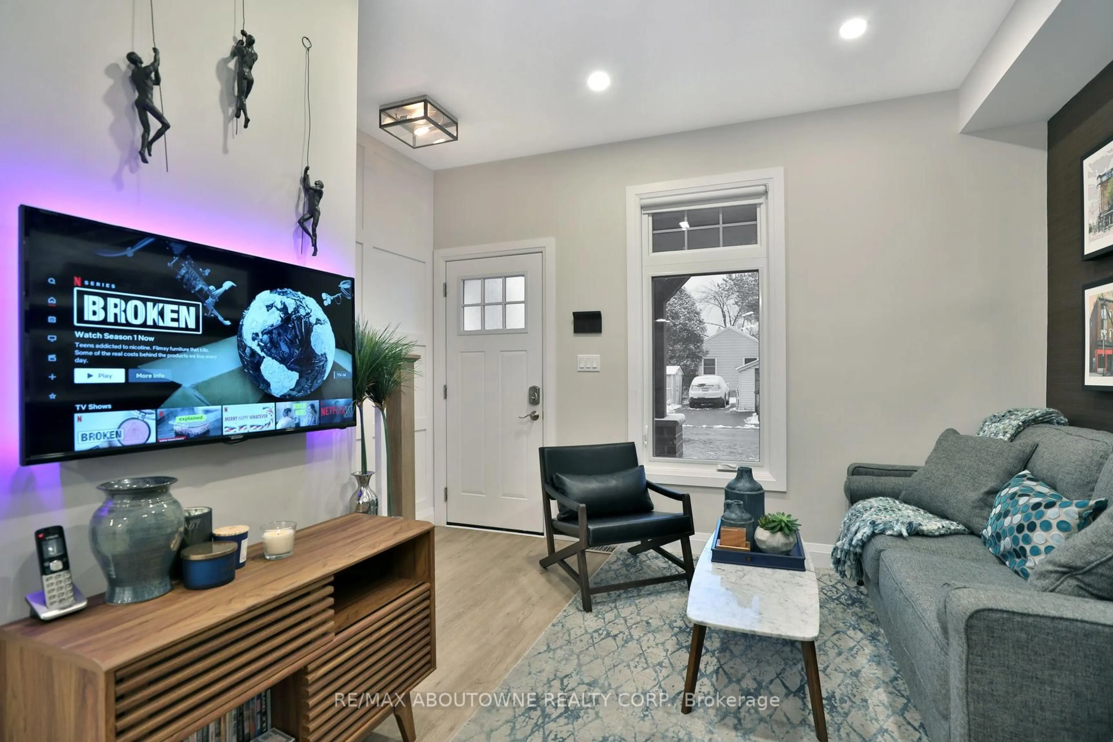 Unknown for 31-33 HAWTHORNE Ave, Hamilton Ontario L8P 4P7