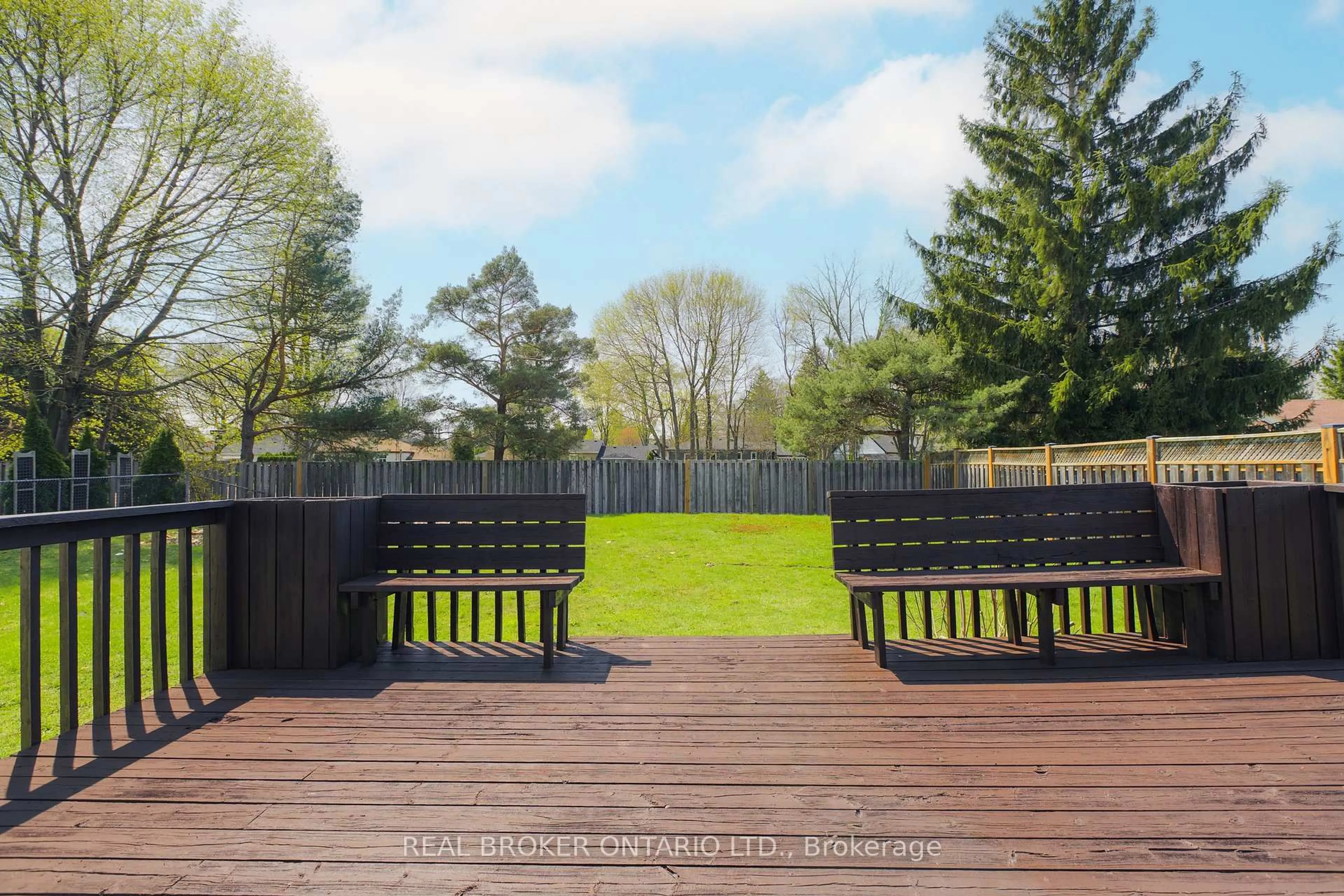 A pic from outside/outdoor area/front of a property/back of a property/a pic from drone, forest/trees view for 194 Fiddlers Green Rd, Hamilton Ontario L9G 1W6