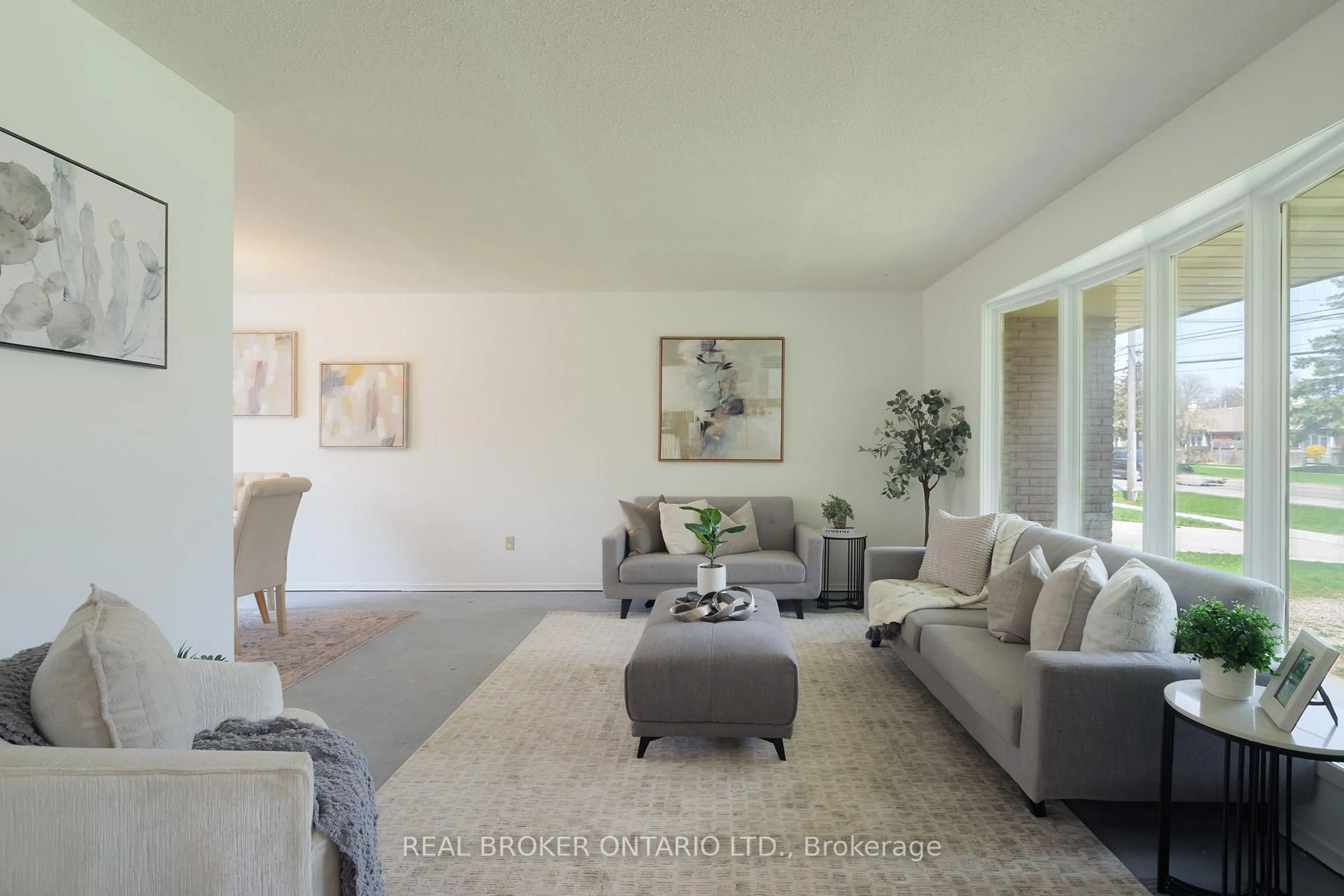 Living room with furniture, unknown for 194 Fiddlers Green Rd, Hamilton Ontario L9G 1W6
