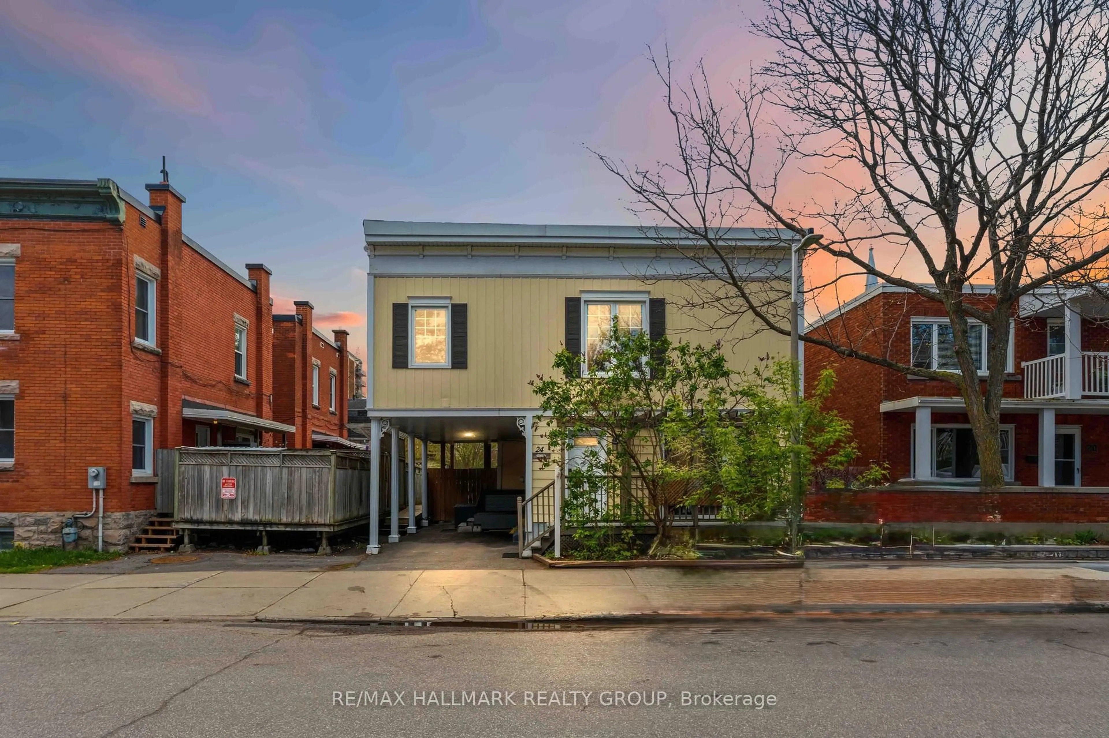 A pic from outside/outdoor area/front of a property/back of a property/a pic from drone, street for 24 Patro St, Ottawa Ontario K1N 8B1
