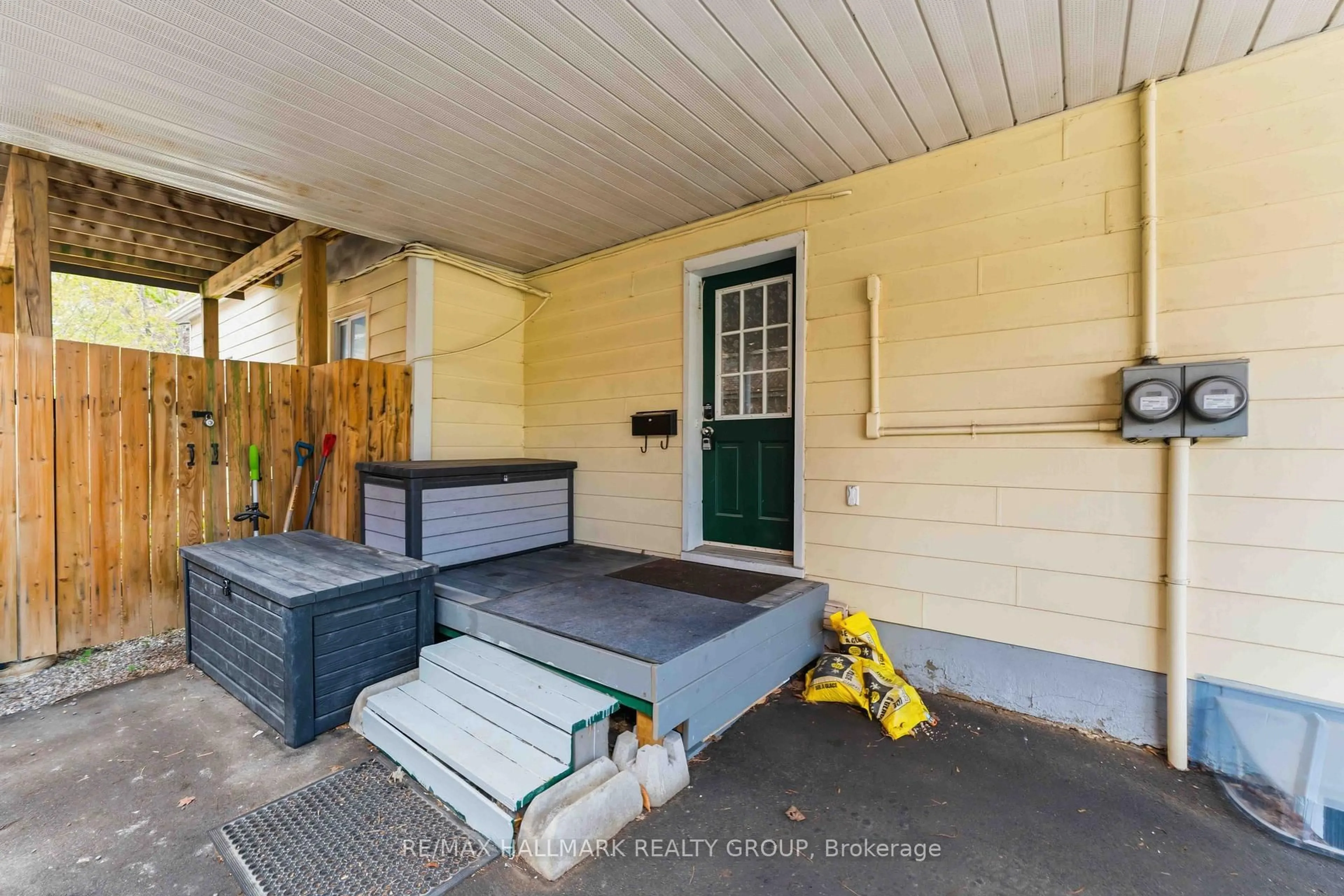 Unknown for 24 Patro St, Ottawa Ontario K1N 8B1