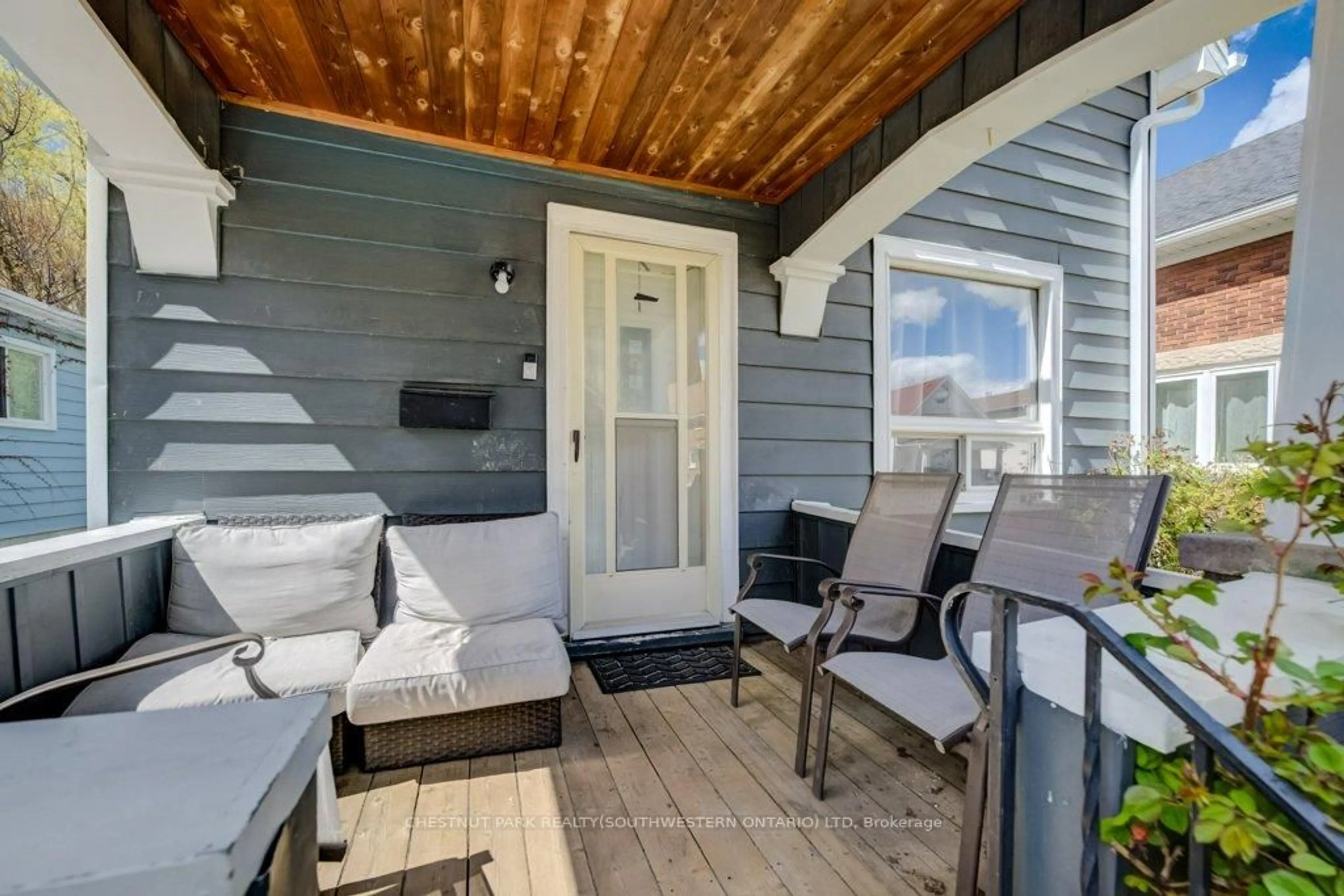 Patio, street for 10 Marshall St, Waterloo Ontario N2J 2T2