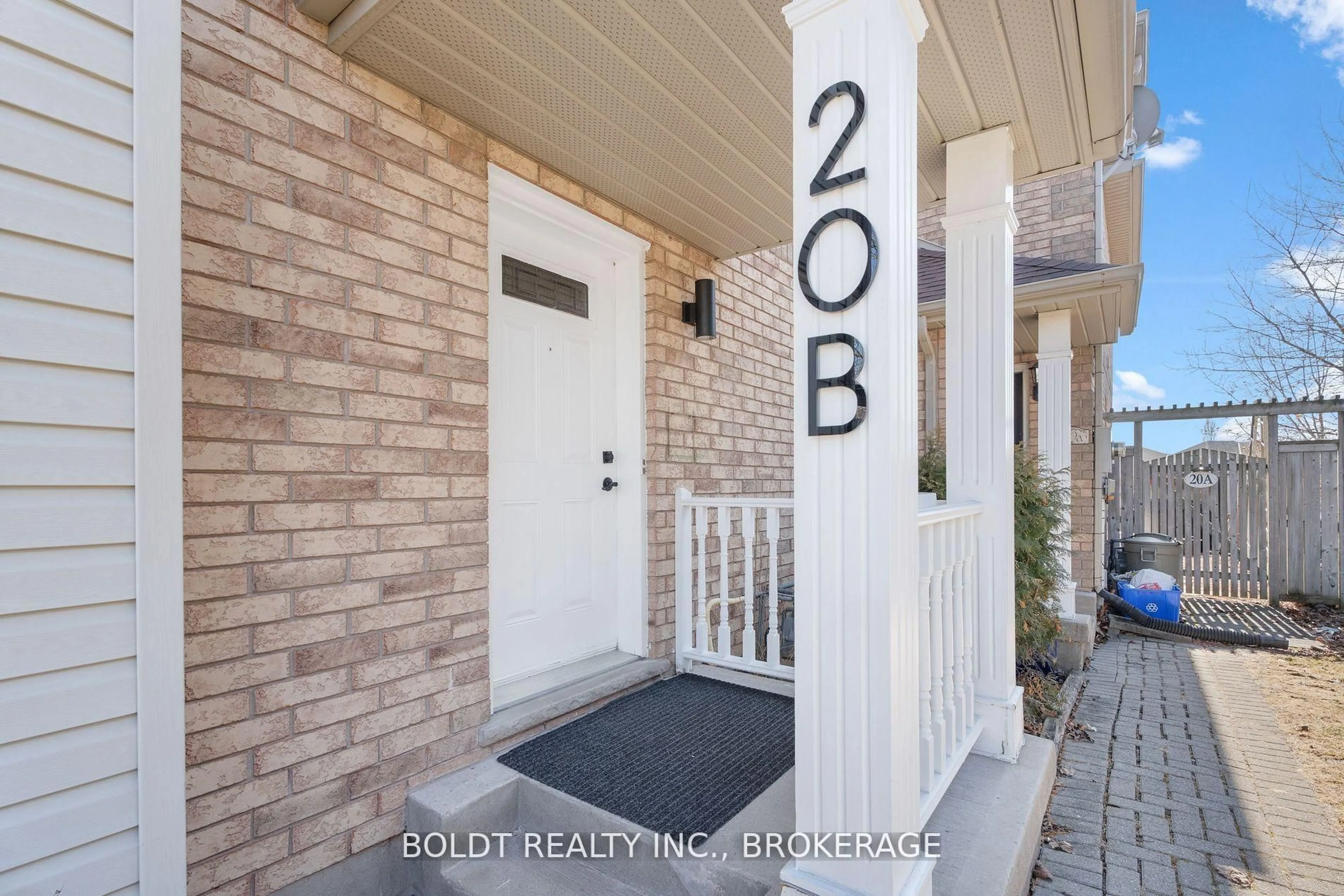 Indoor entryway for 20 B Brown Dr, St. Catharines Ontario L2S 3Z4