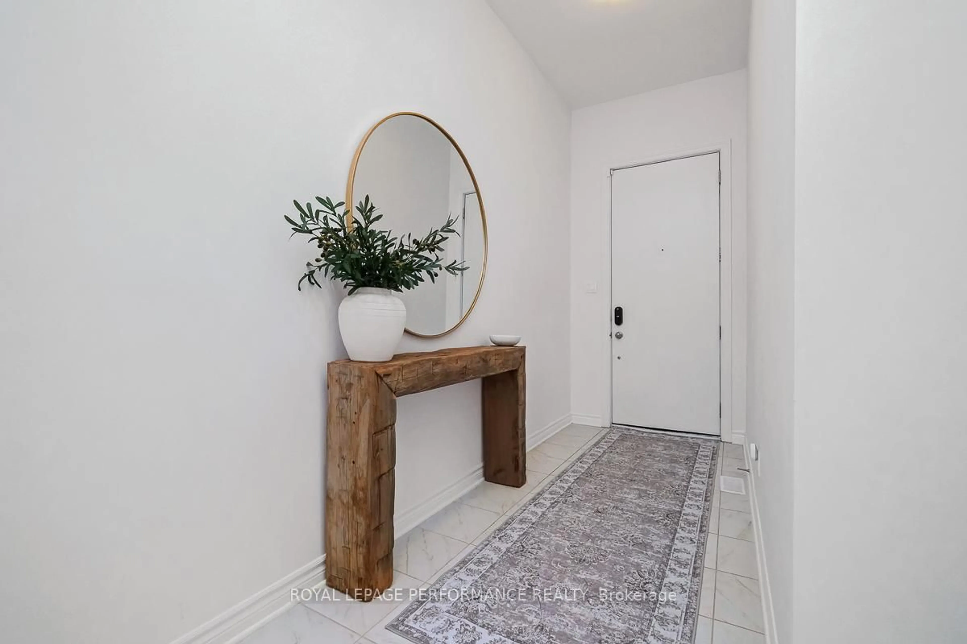 Indoor entryway for 125 Dun Skipper Dr, Ottawa Ontario K1X 0G2
