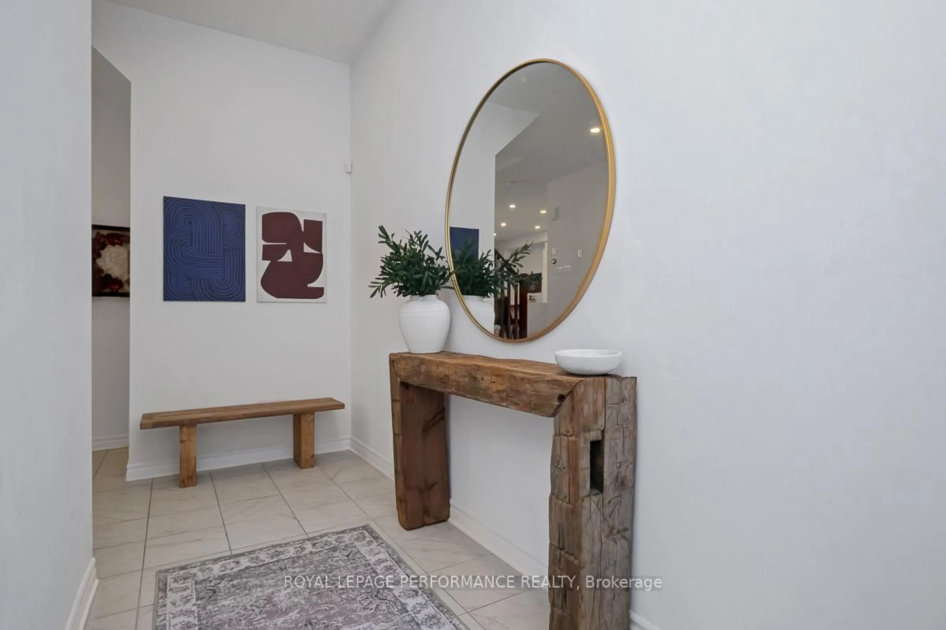 Indoor entryway for 125 Dun Skipper Dr, Ottawa Ontario K1X 0G2