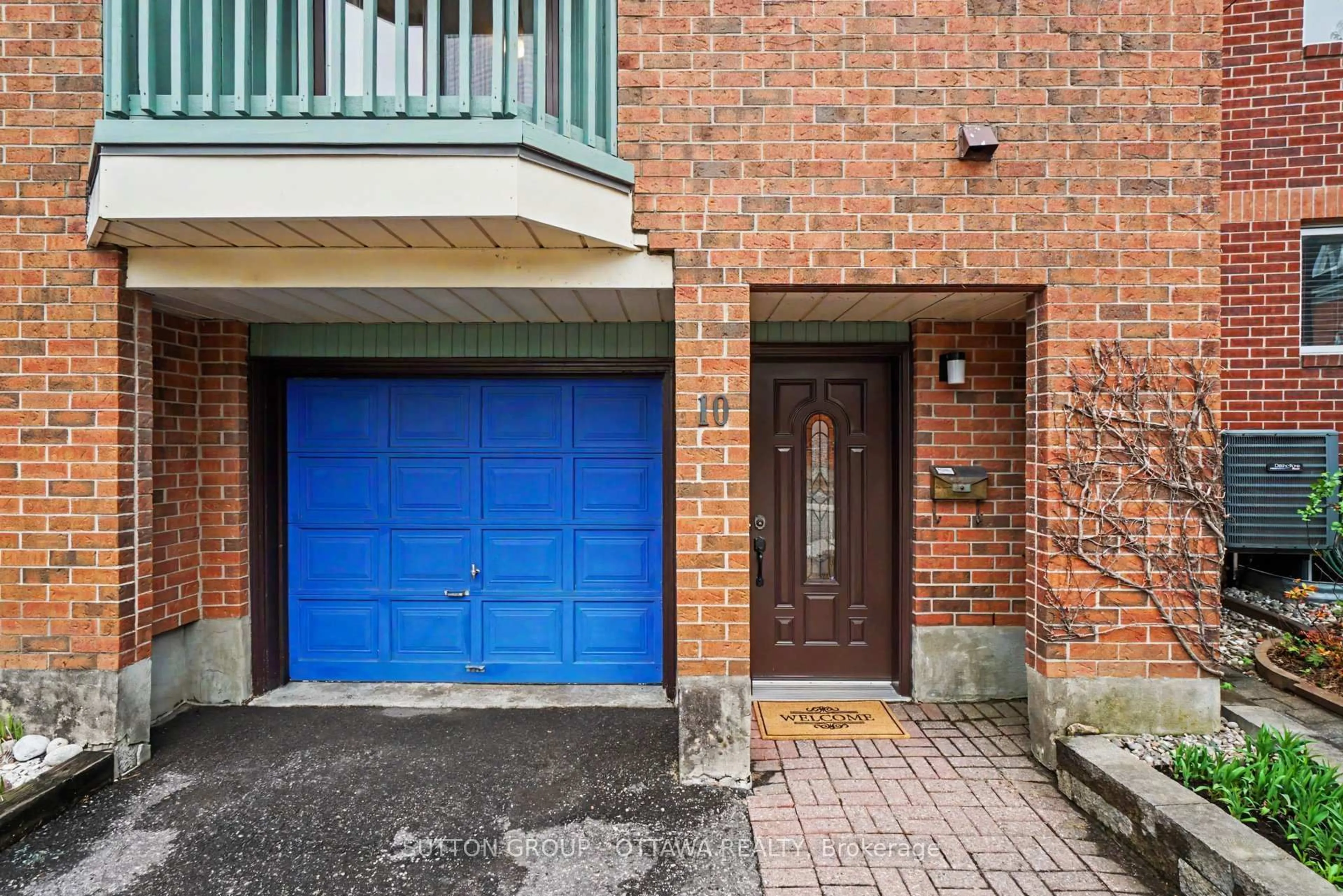 Unknown for 10 Maclean St, Ottawa Ontario K1S 3E9
