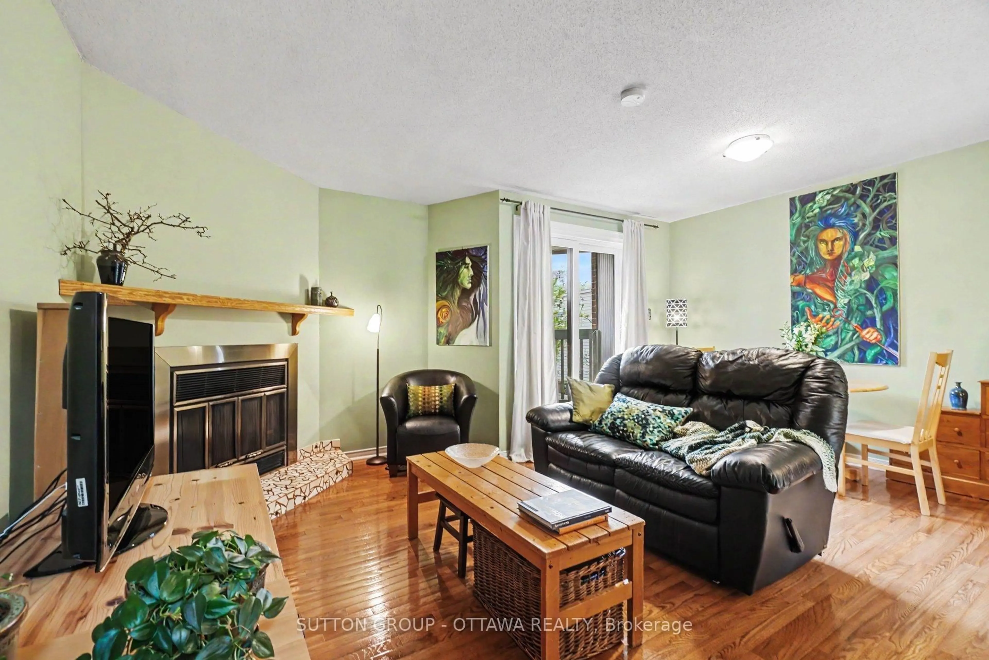 Living room with furniture, unknown for 10 Maclean St, Ottawa Ontario K1S 3E9