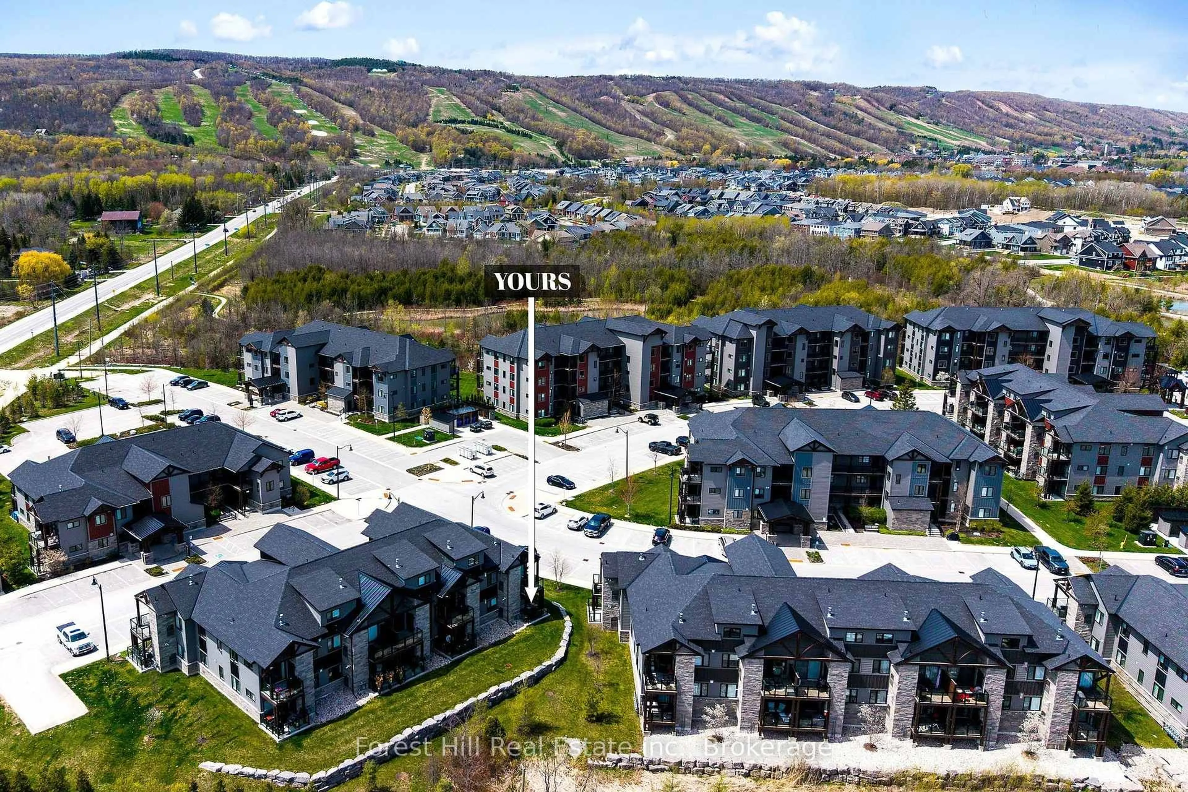 A pic from outside/outdoor area/front of a property/back of a property/a pic from drone, mountain view for 21 Beckwith Lane #106, Blue Mountains Ontario L9Y 3B6