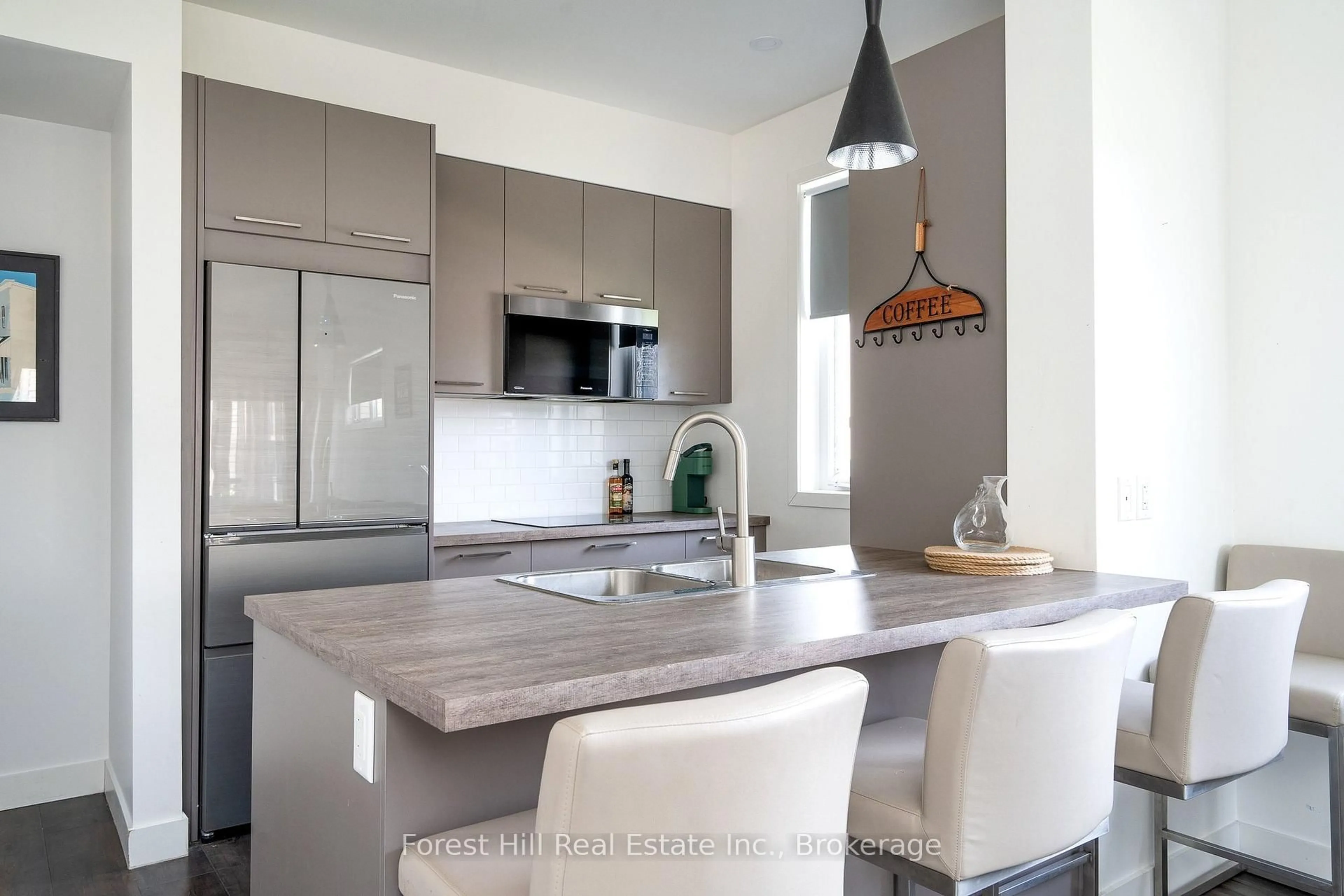 Contemporary kitchen, unknown for 21 Beckwith Lane #106, Blue Mountains Ontario L9Y 3B6