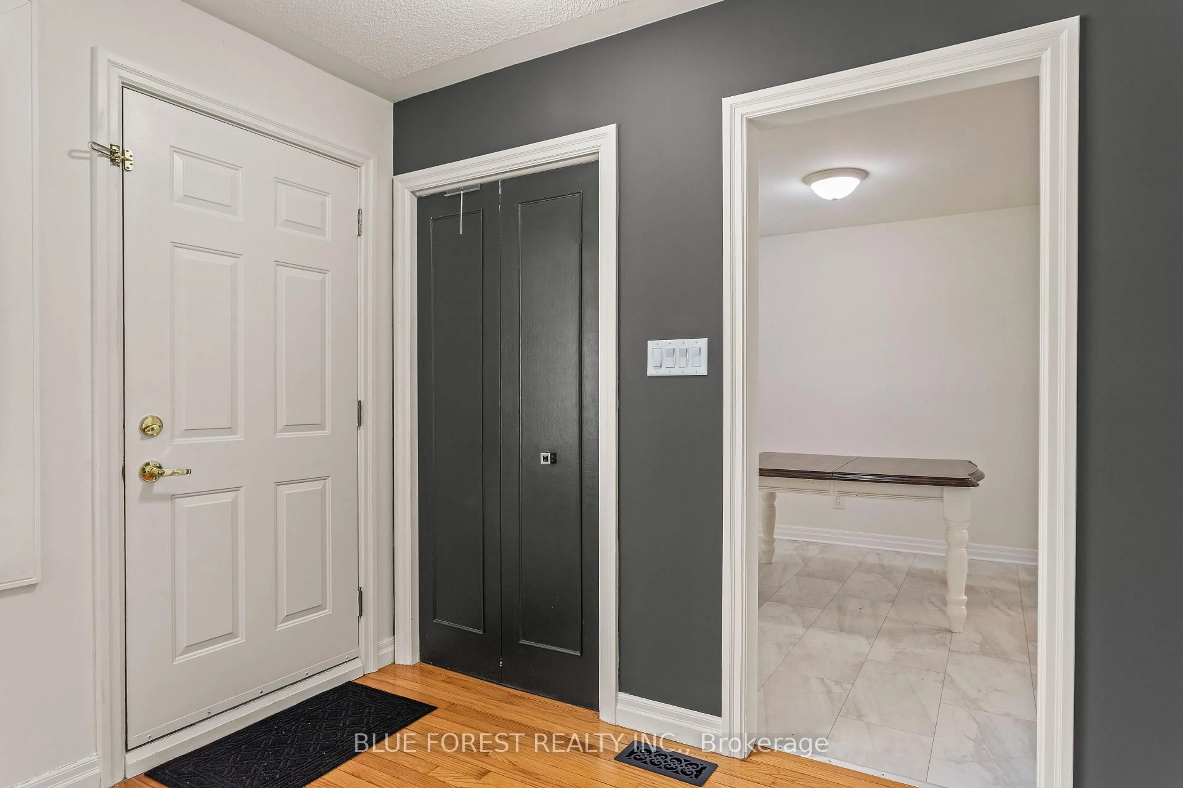 Indoor entryway for 255 Delta Pl, London South Ontario N6J 3N1