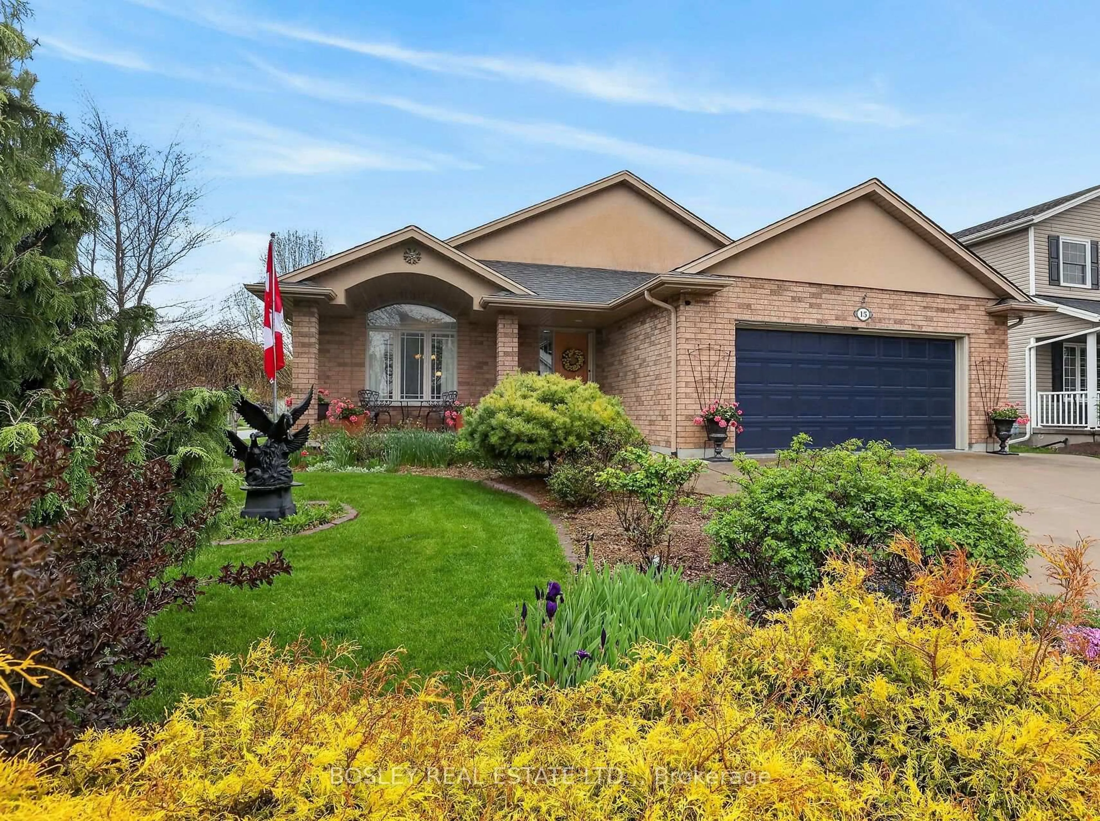 Home with brick exterior material, street for 15 Hope Ave, Niagara-on-the-Lake Ontario L0S 1T0
