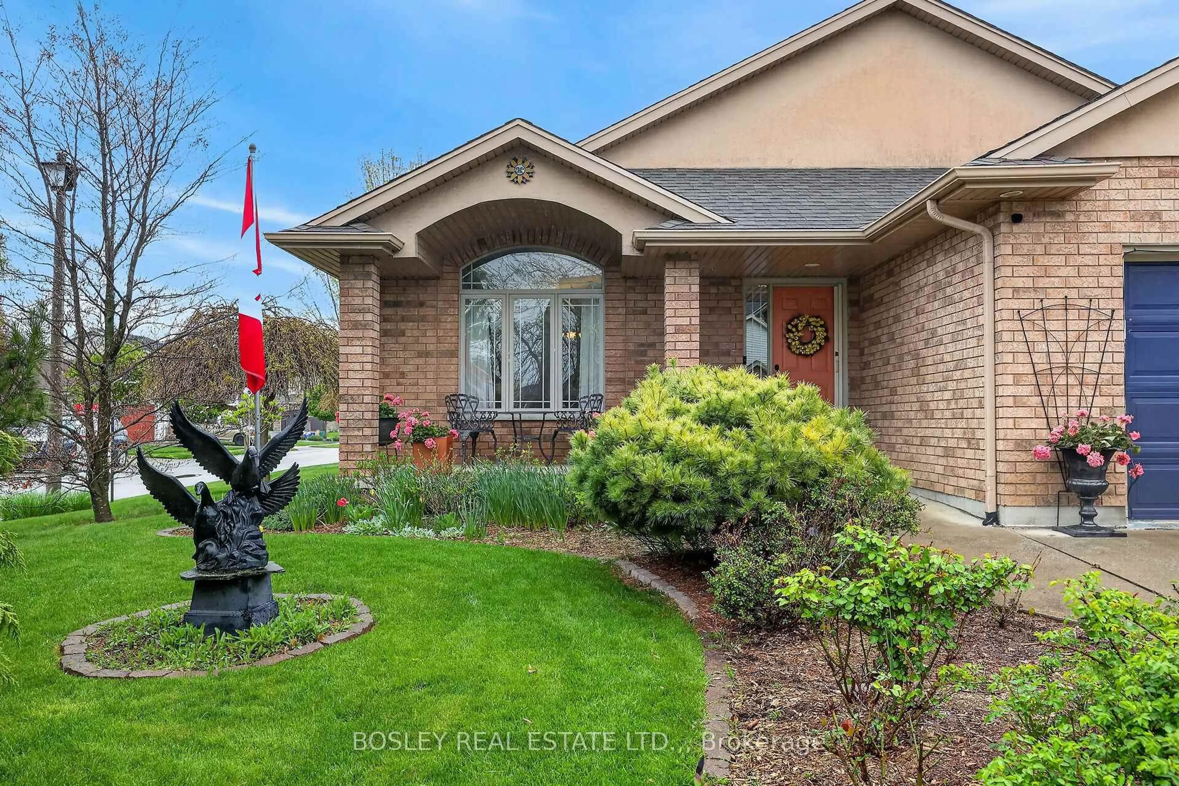 Home with brick exterior material, unknown for 15 Hope Ave, Niagara-on-the-Lake Ontario L0S 1T0