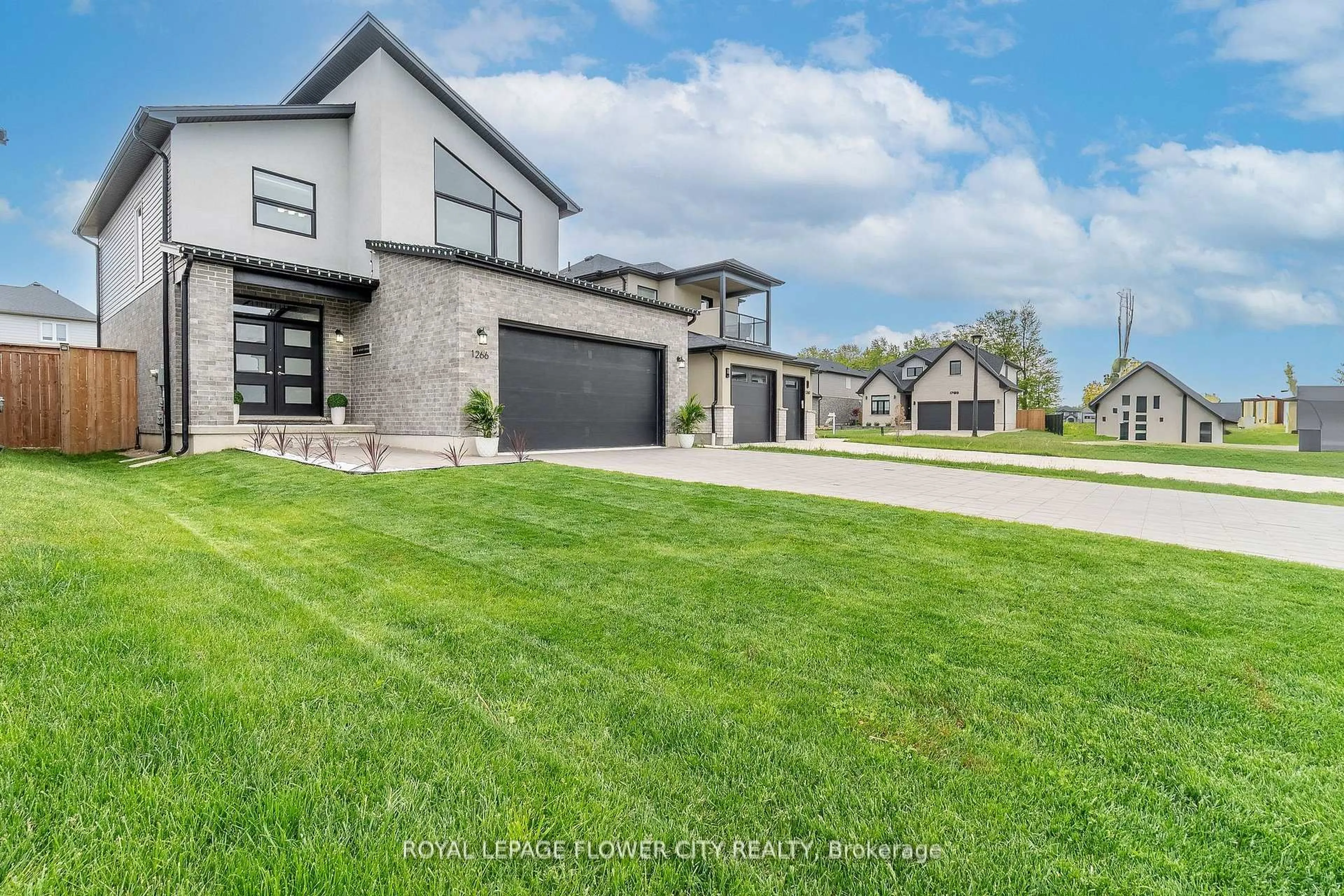A pic from outside/outdoor area/front of a property/back of a property/a pic from drone, street for 1266 Twilite Blvd, London North Ontario N6G 0X7