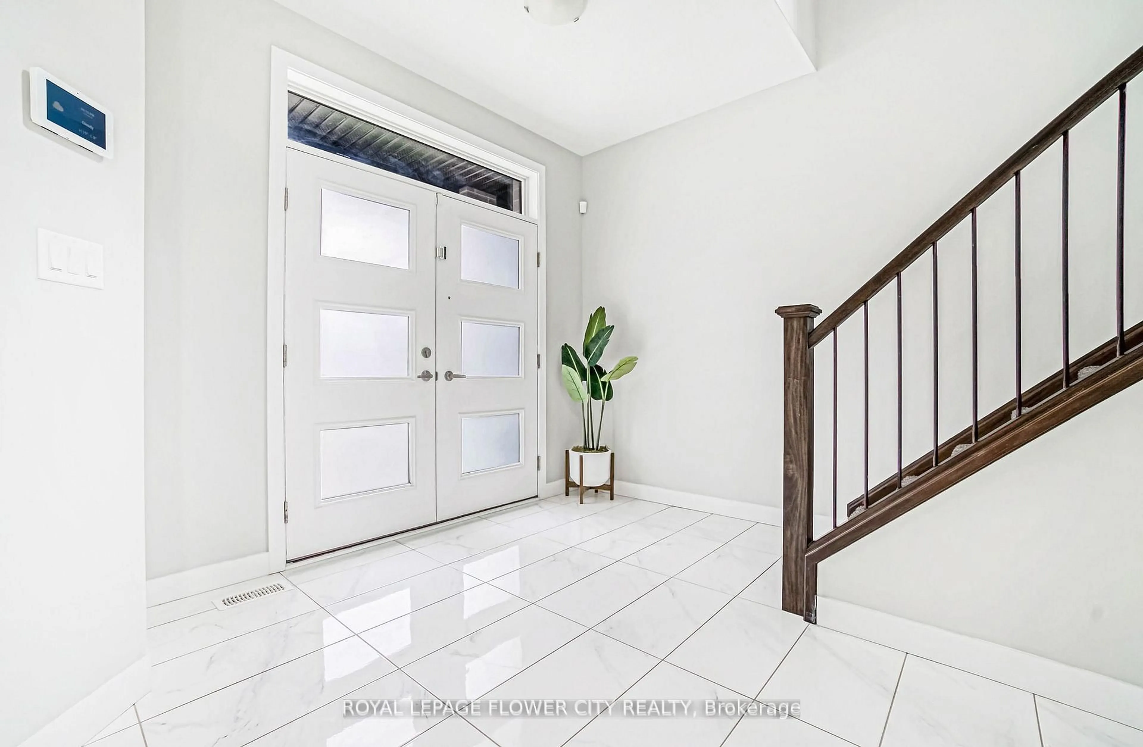 Indoor entryway for 1266 Twilite Blvd, London North Ontario N6G 0X7