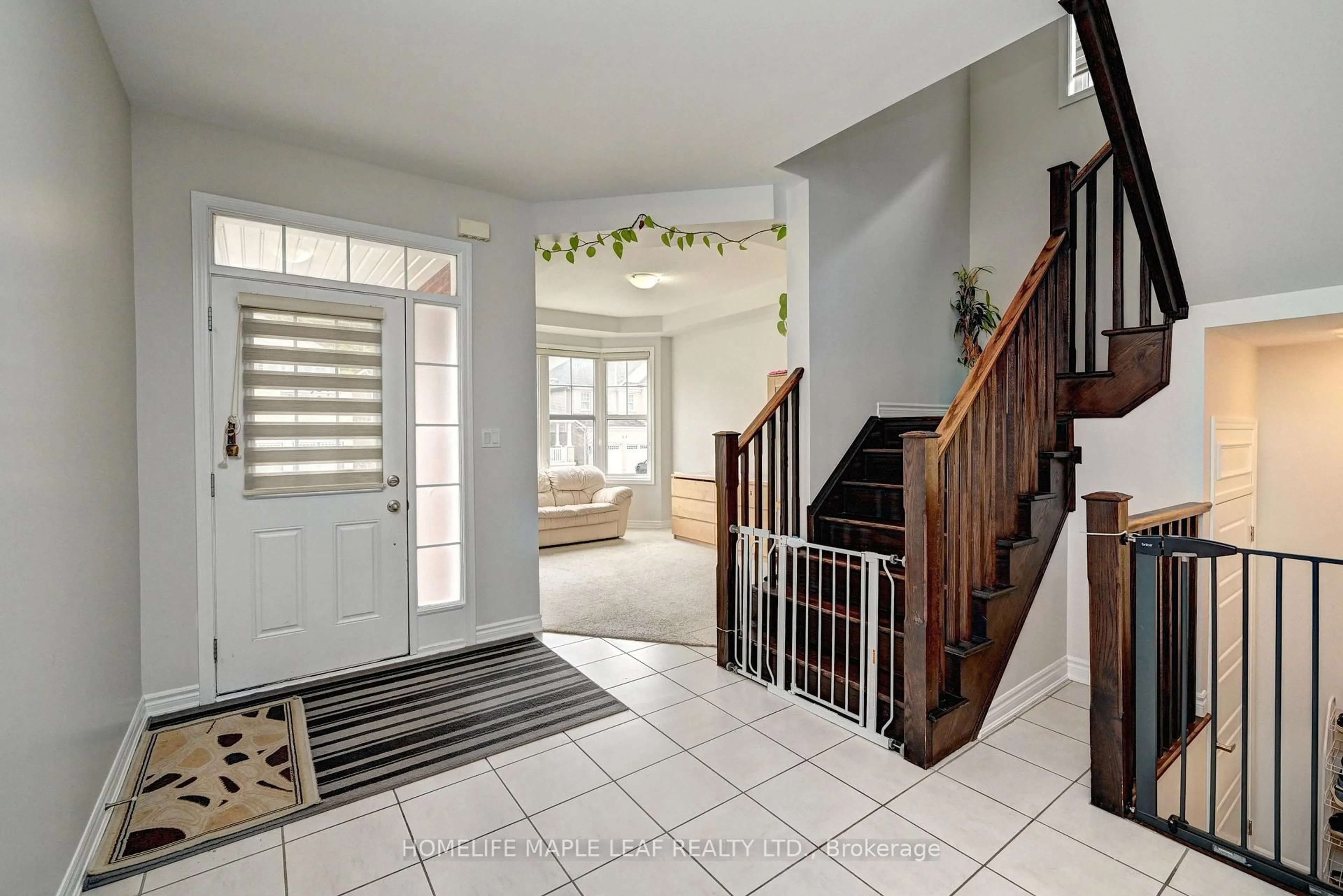 Indoor entryway for 236 Ridge Rd, Cambridge Ontario N3E 0C2