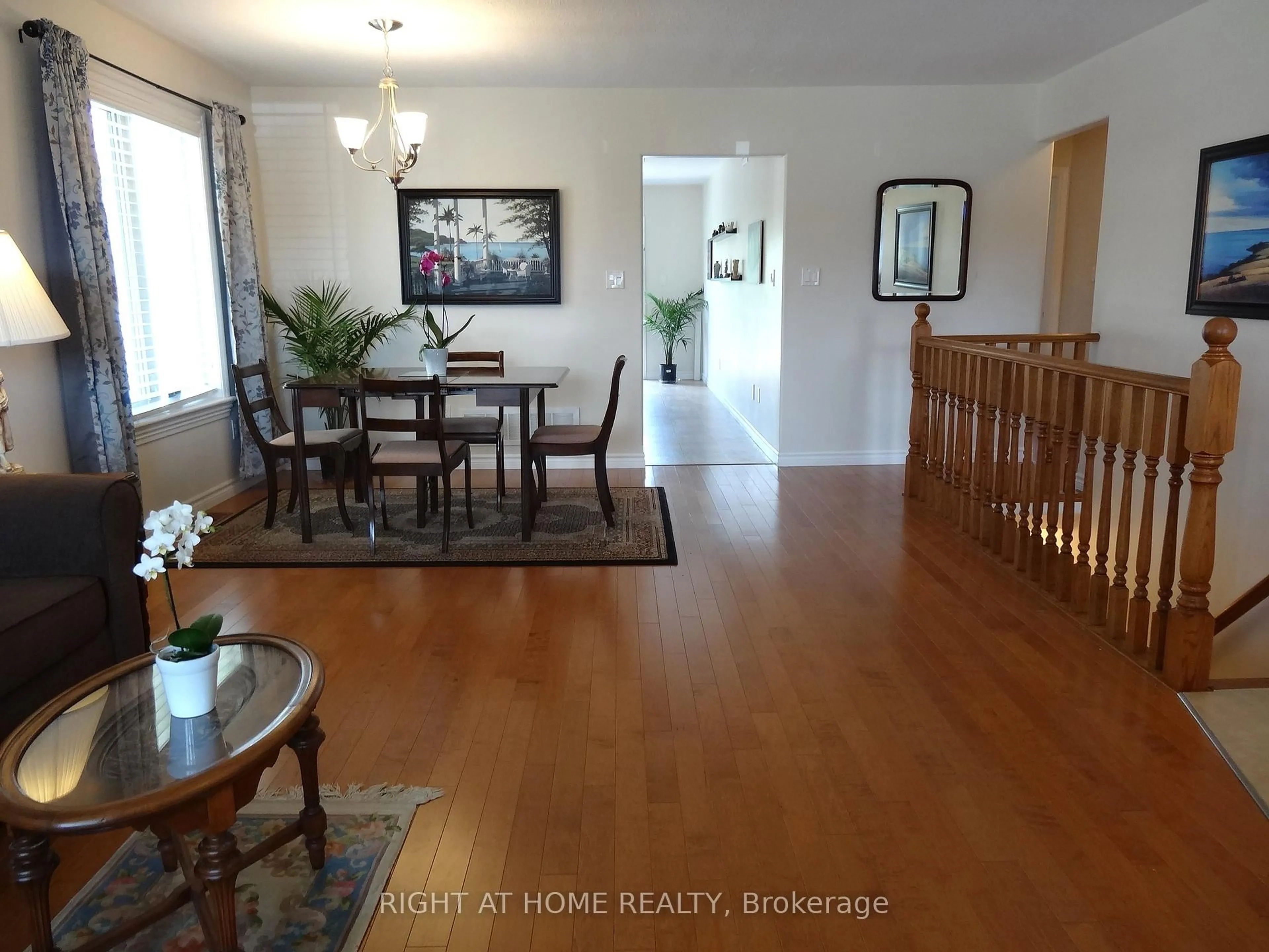 Indoor entryway for 14 Matchett Cres, Kawartha Lakes Ontario K9V 0G8