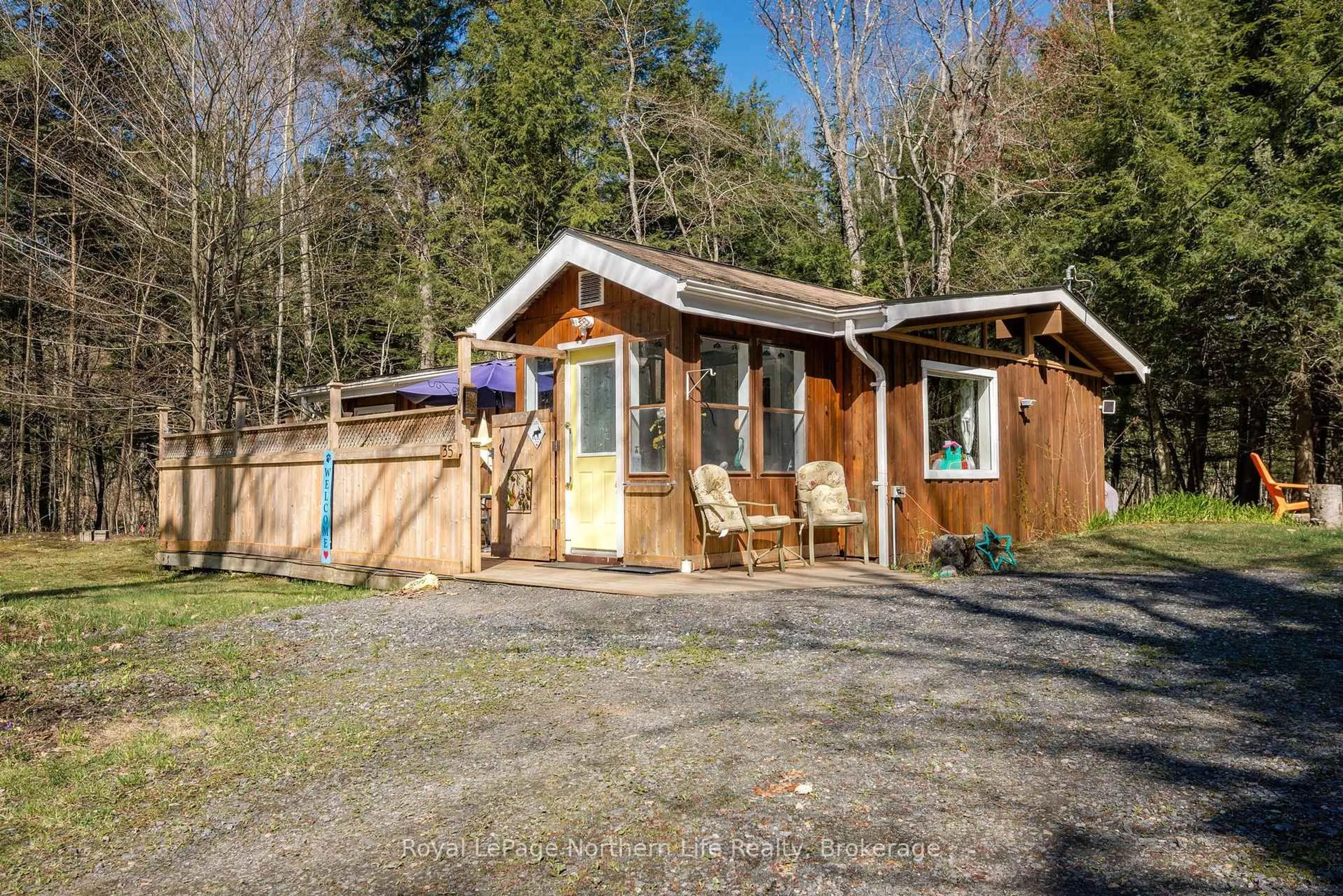 Shed for 35 Brennan Circ, Huntsville Ontario P1H 2J2