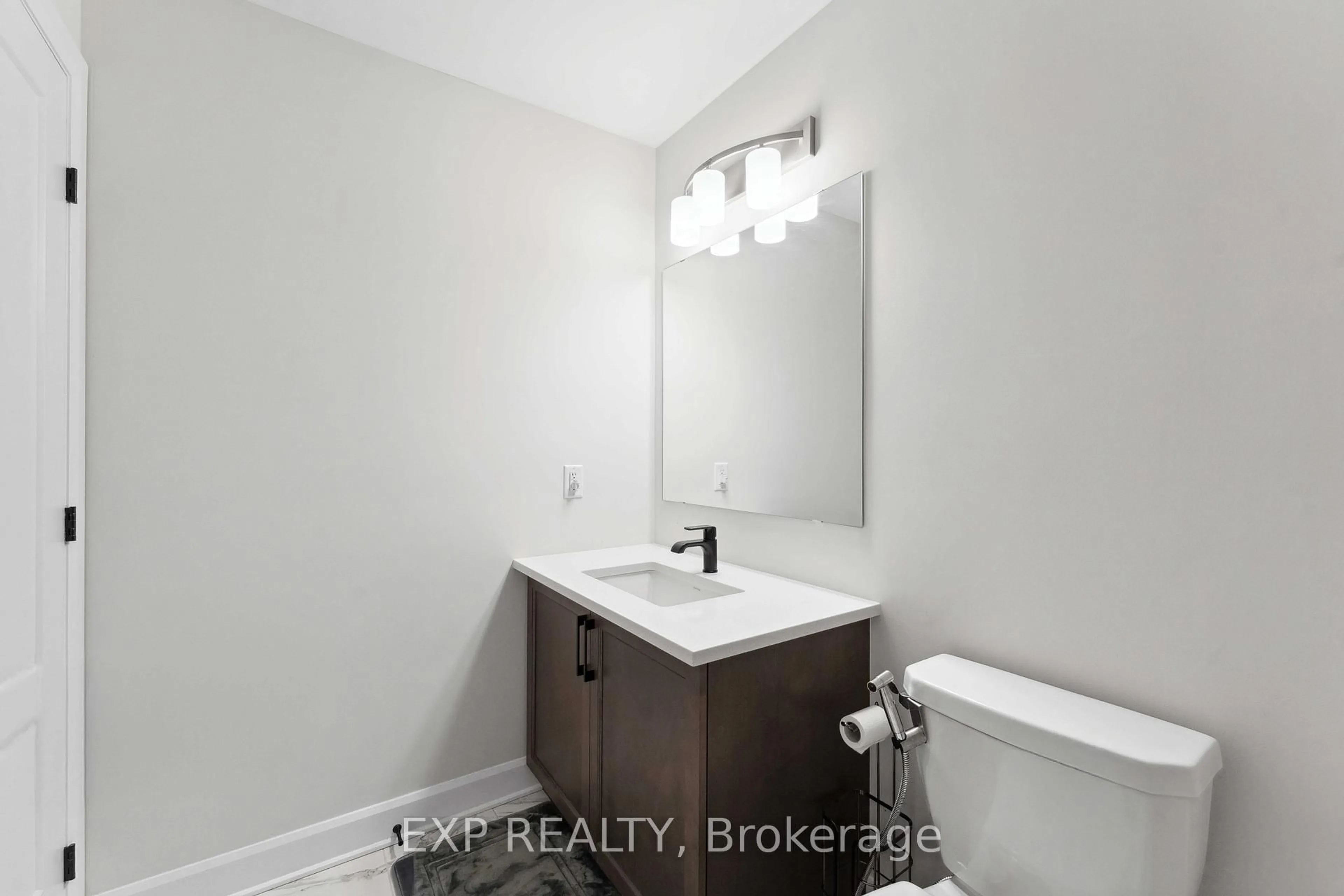 Standard bathroom, ceramic/tile floor for 934 Clarkia St, Ottawa Ontario K1T 0Y1