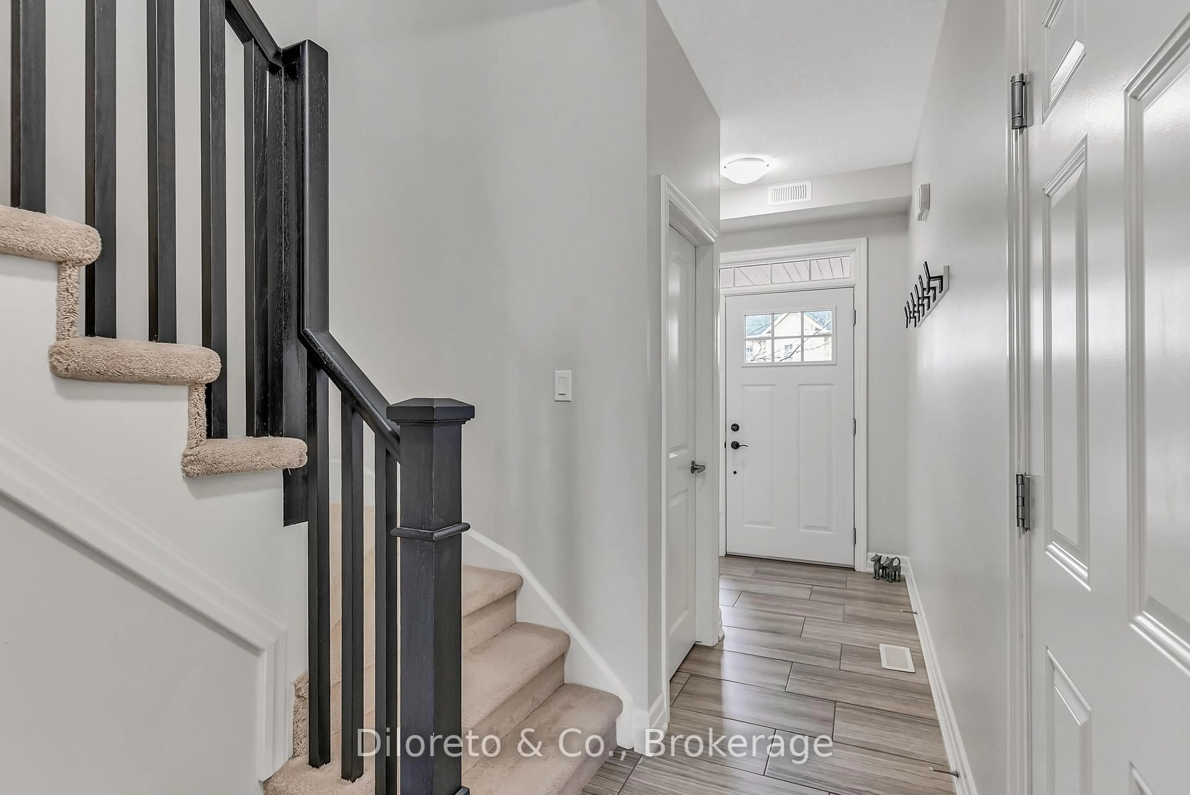 Indoor entryway for 158 Law Dr, Guelph Ontario N1E 0H5