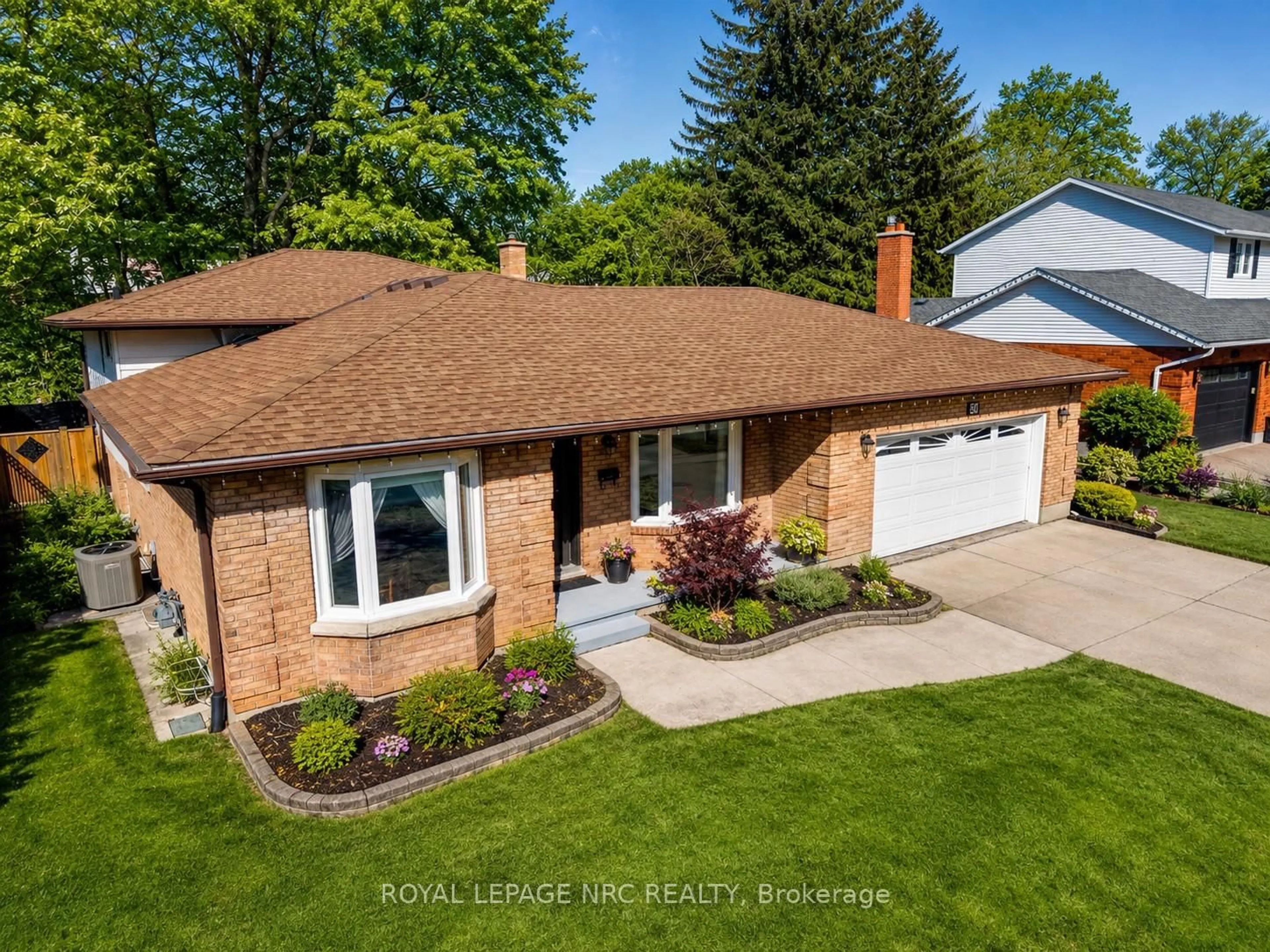 Home with brick exterior material, street for 60 Millbridge Cres, Pelham Ontario L3E 0E8