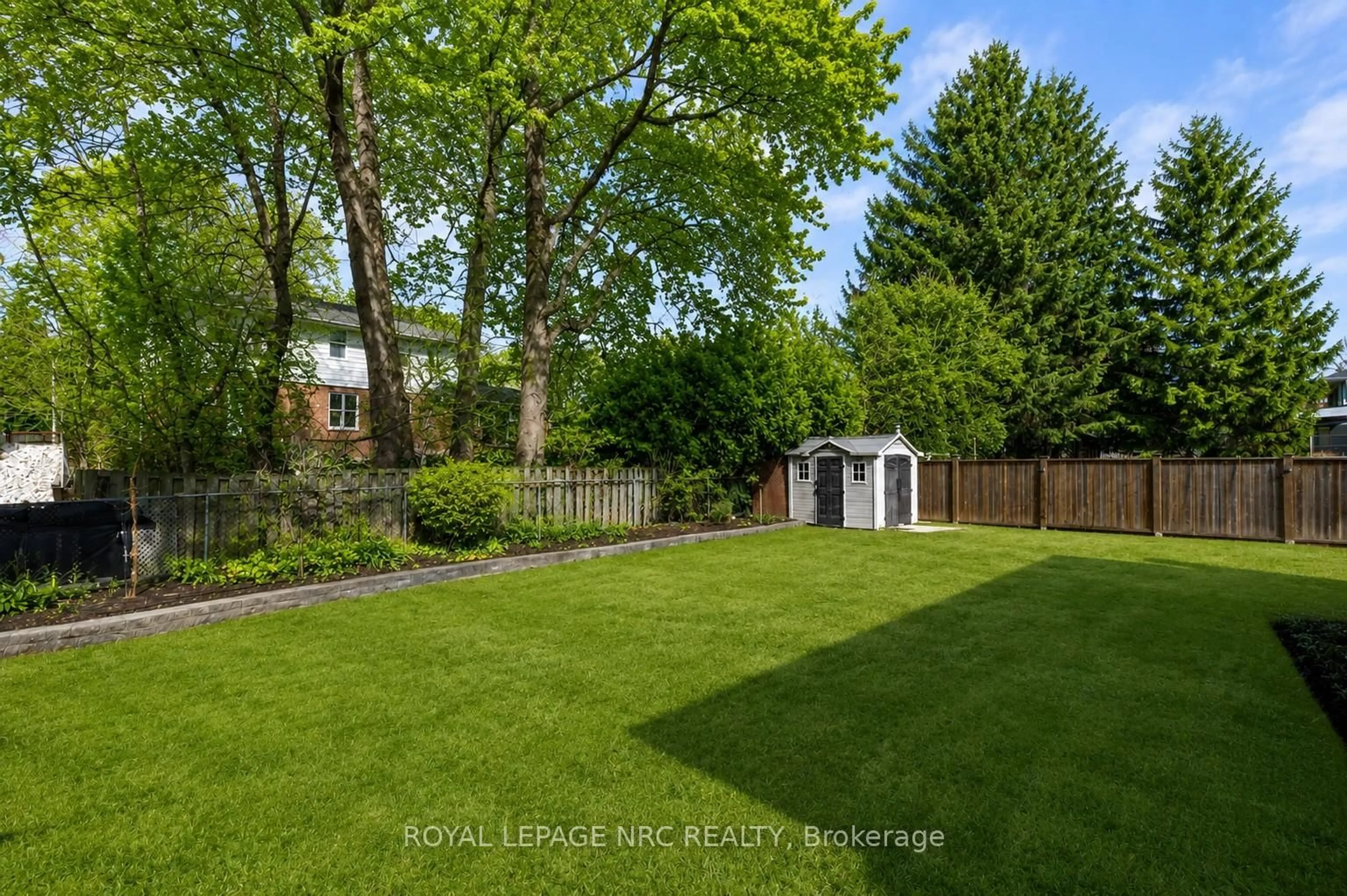 A pic from outside/outdoor area/front of a property/back of a property/a pic from drone, forest/trees view for 60 Millbridge Cres, Pelham Ontario L3E 0E8