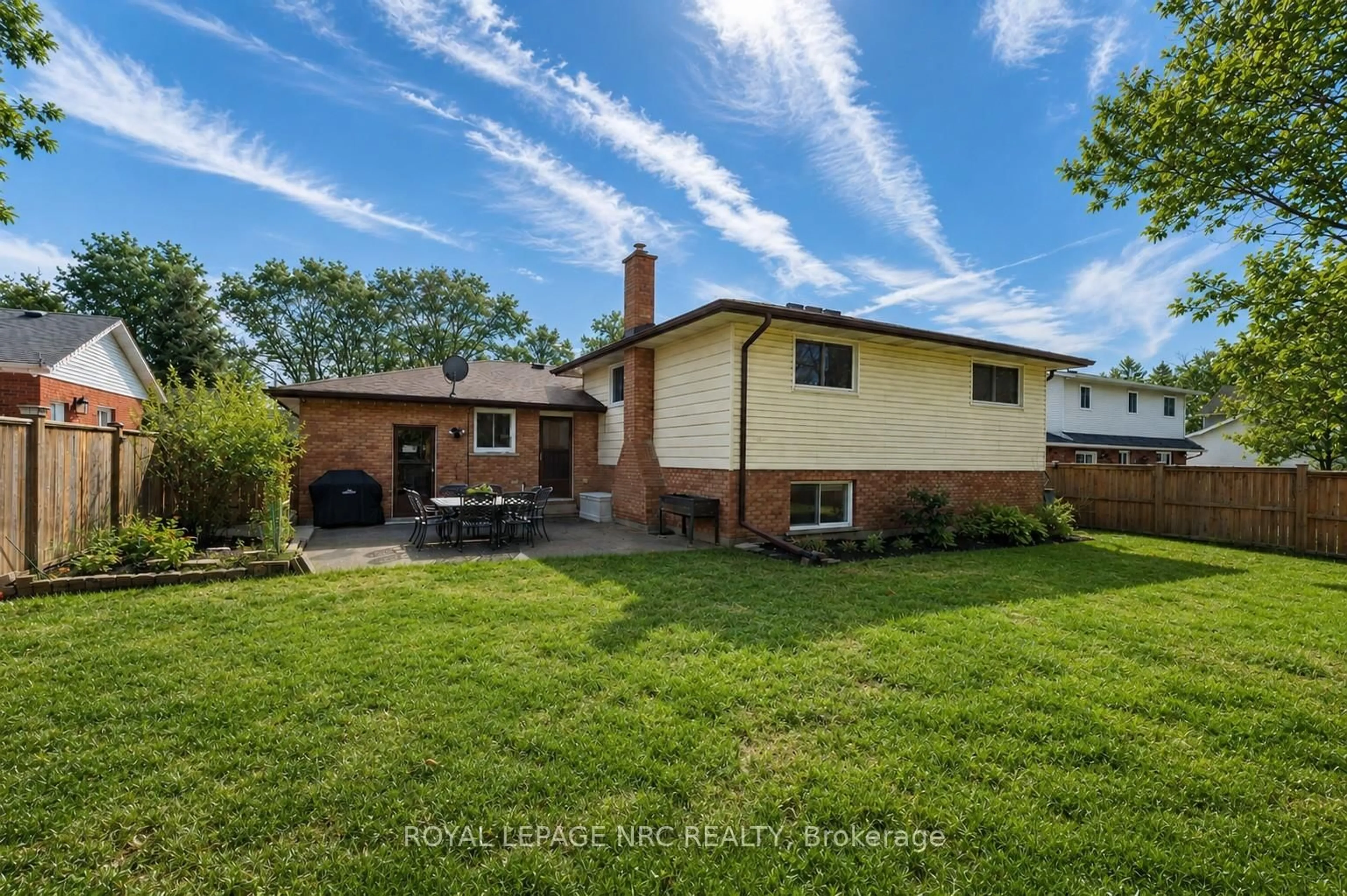 Home with brick exterior material, street for 60 Millbridge Cres, Pelham Ontario L3E 0E8