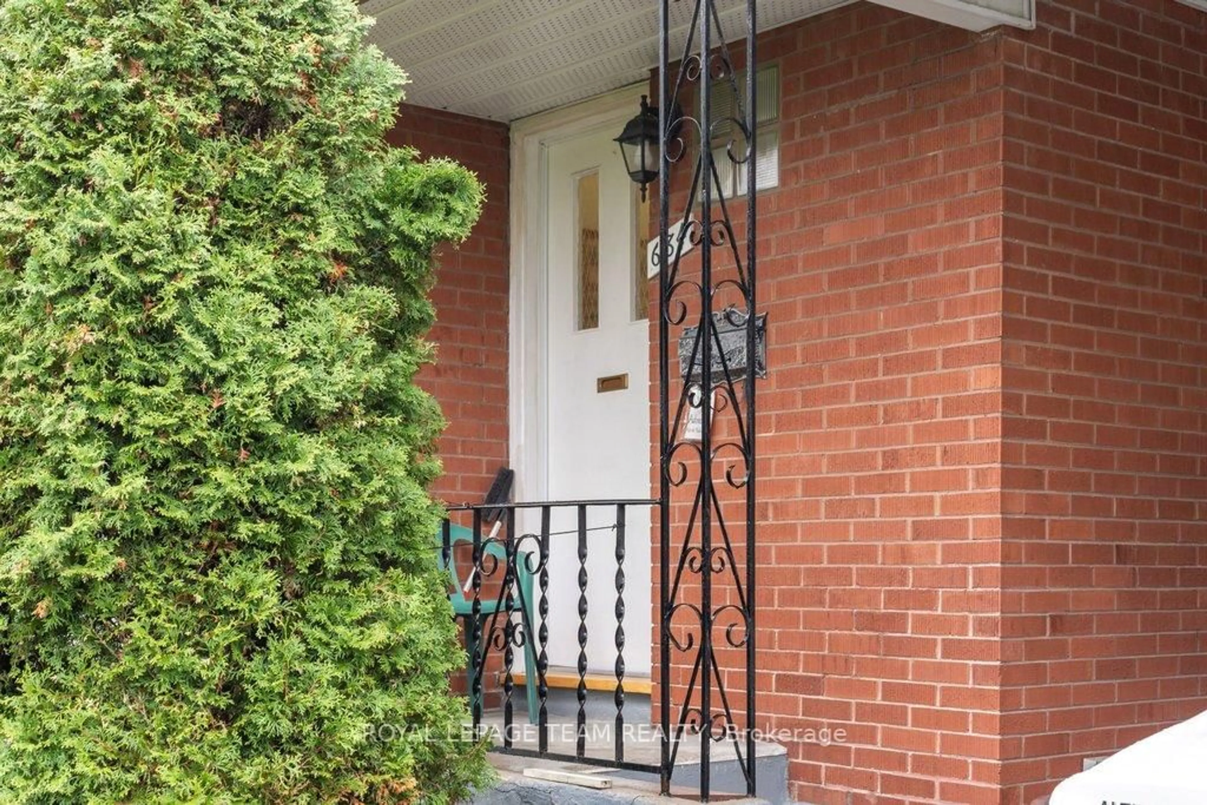 Unknown for 684 Wavell Ave, Ottawa Ontario K2A 3B1