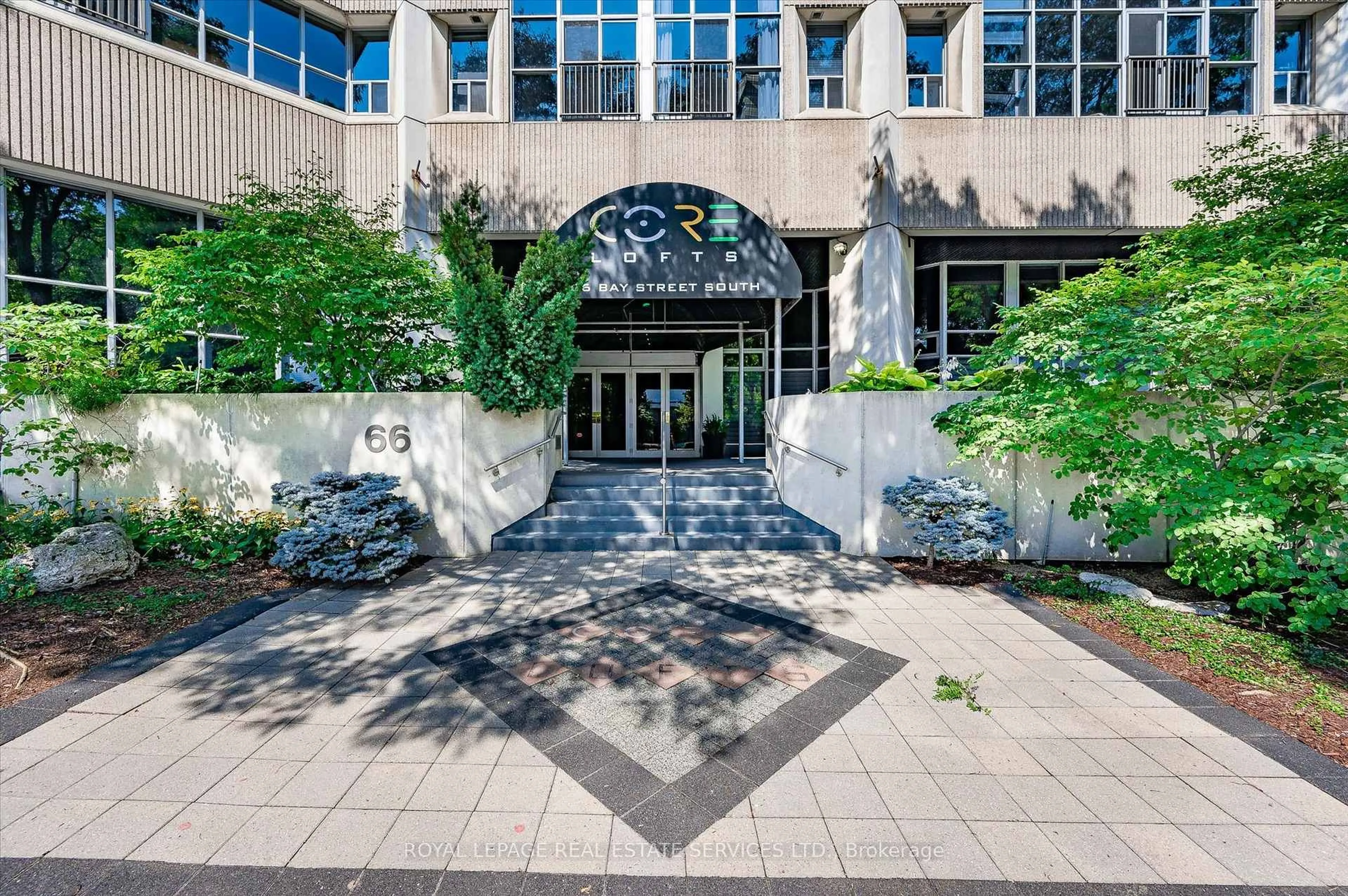 Indoor foyer for 66 Bay St #401, Hamilton Ontario L8P 4Z6