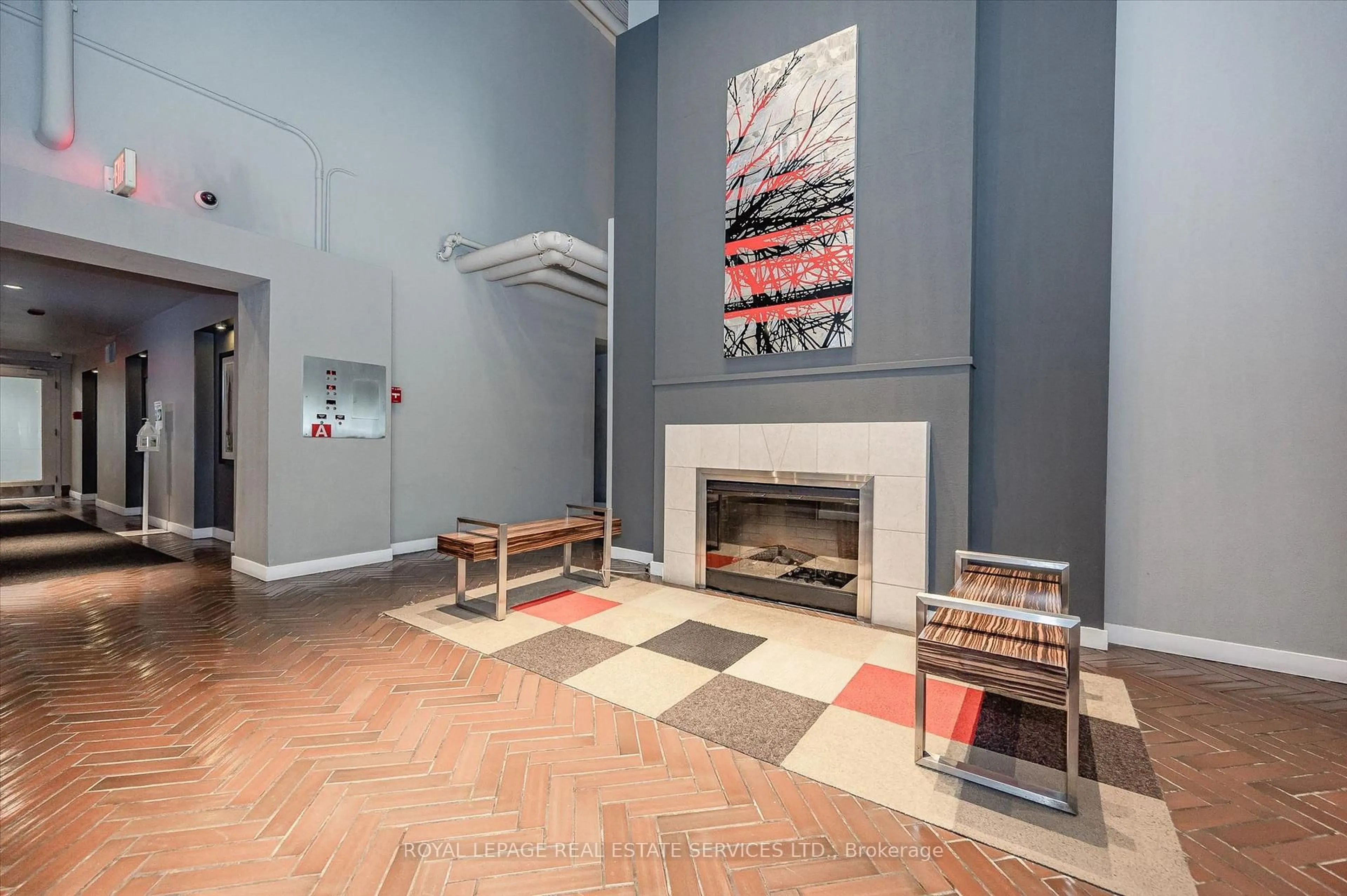 Indoor foyer for 66 Bay St #401, Hamilton Ontario L8P 4Z6