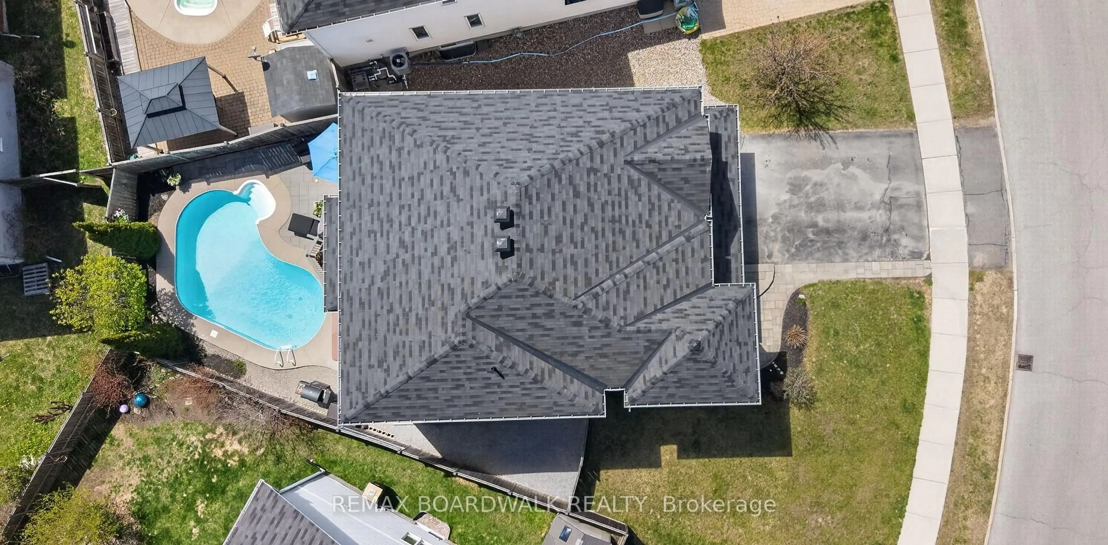 A pic from outside/outdoor area/front of a property/back of a property/a pic from drone, unknown for 64 Baywood Dr, Ottawa Ontario K2S 2H5