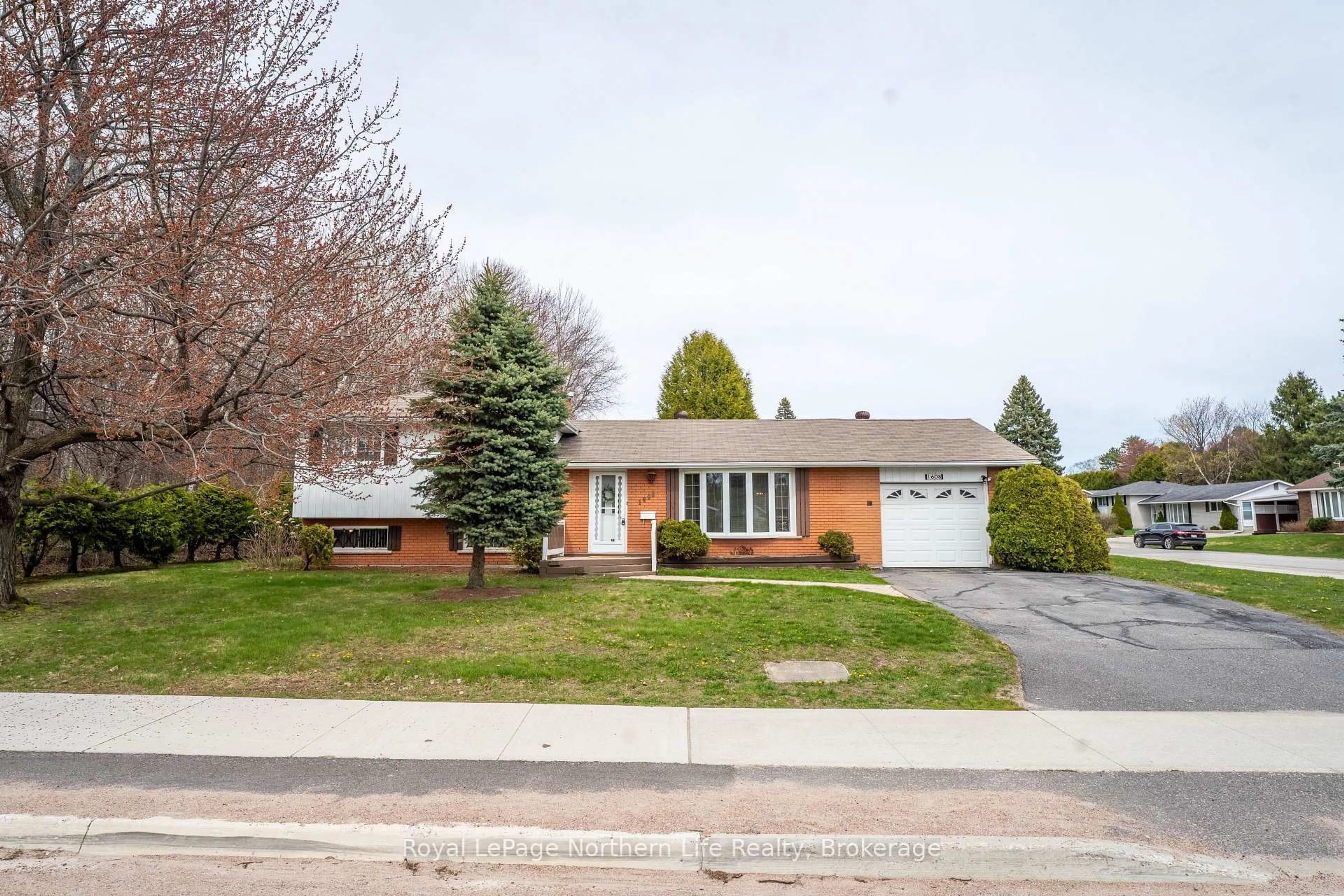 Home with brick exterior material, street for 1608 Parkwood Dr, North Bay Ontario P1B 4R4
